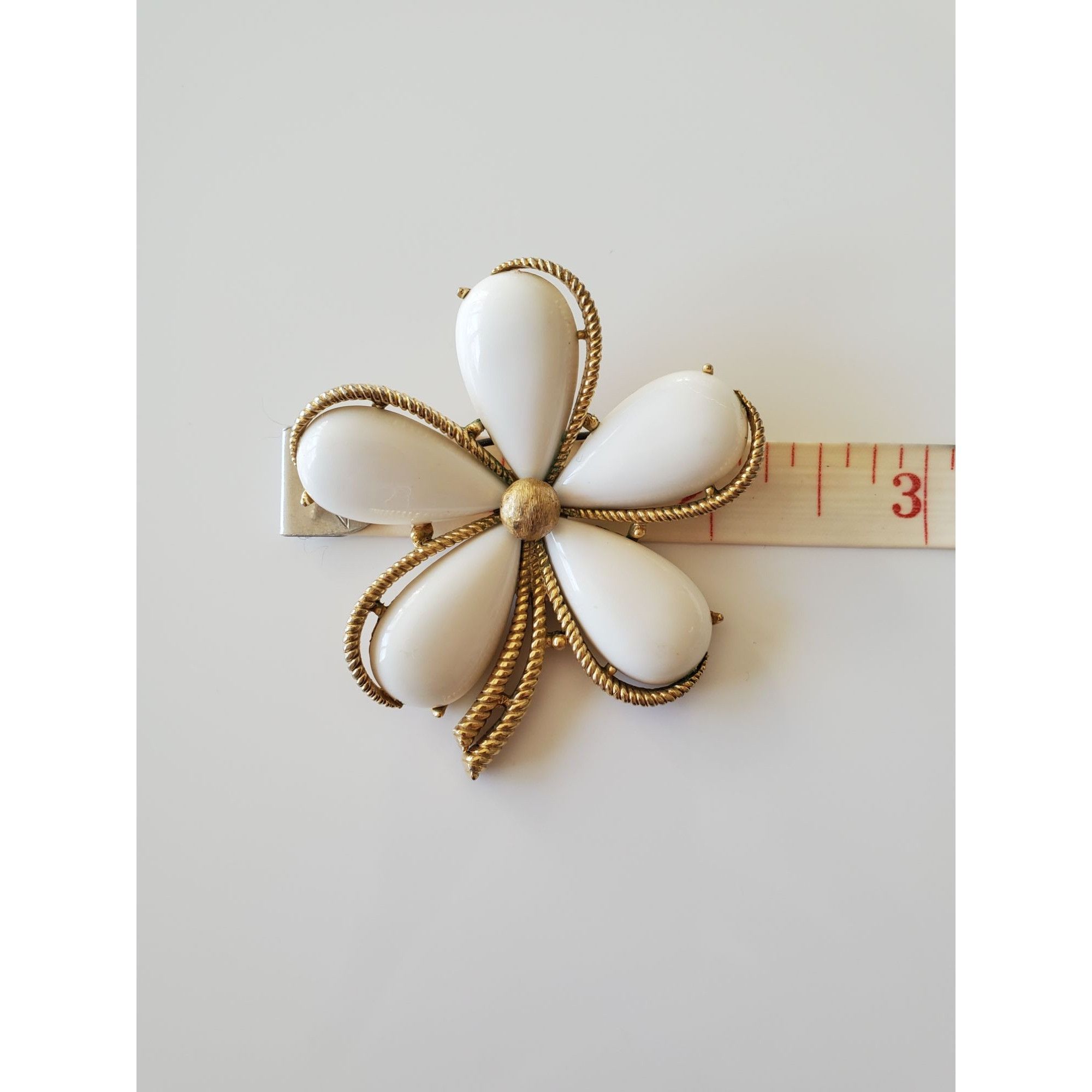 Other Vintage Crown Trifari Milk Glass Goldtone Daisy Brooch Size ONE SIZE - 6 Thumbnail