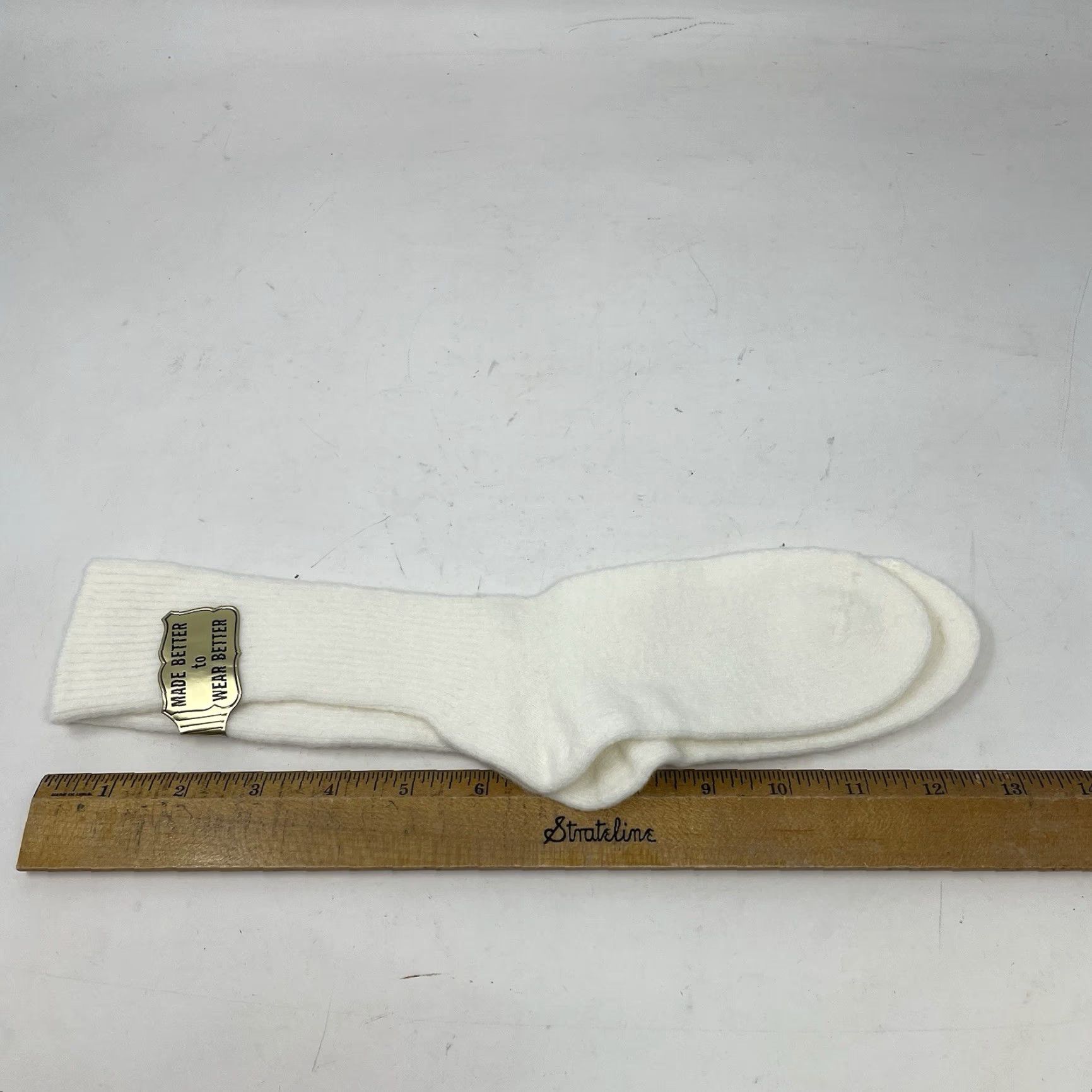 Vintage VINTAGE Soft as Mist Crew Socks Ladies Size 9-11 White NOS 1960s NWT Mist Socks Ladies Crew White 1960s Vintage Size ONE SIZE - 5 Thumbnail