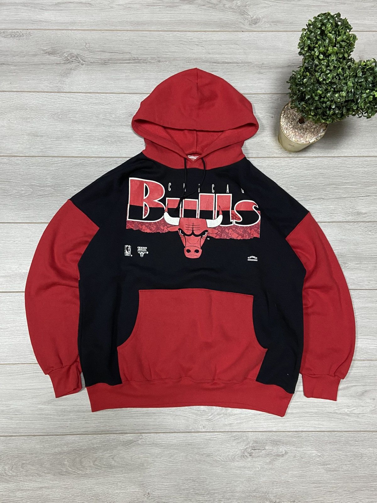 NBA NBA Chicago Bulls made in USA hoodie vintage Size US XL / EU 56 / 4 - 1 Thumbnail