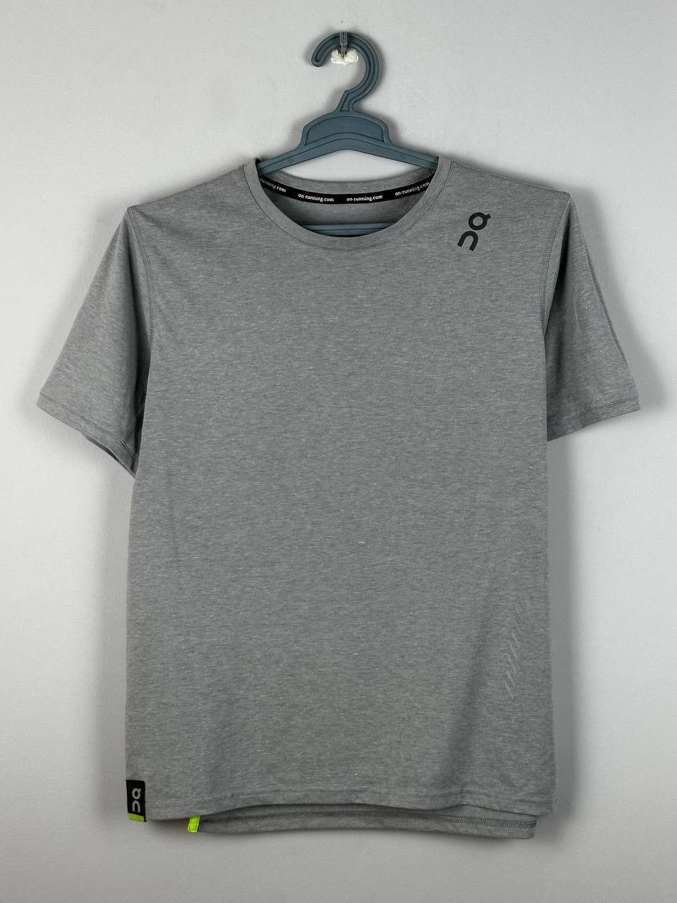 On On Running Performance Grey Sport T Shirt Size L Size US L / EU 52-54 / 3 - 2 Thumbnail