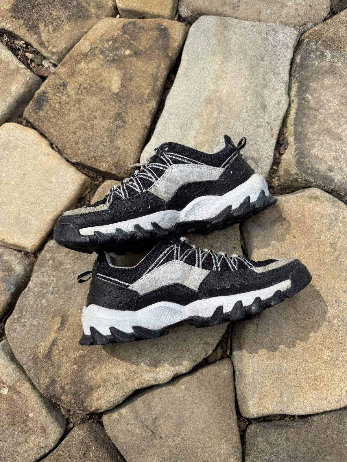 Vintage Vintage Nike ACG Outdoor Sneakers Size US 8 / IT 38 - 11 Thumbnail