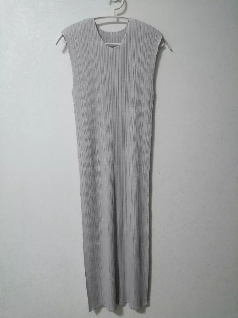 Issey Miyake Issey Miyake size:4 Grey pleated dress Size XS / US 0-2 / IT 36-38 - 1 Thumbnail