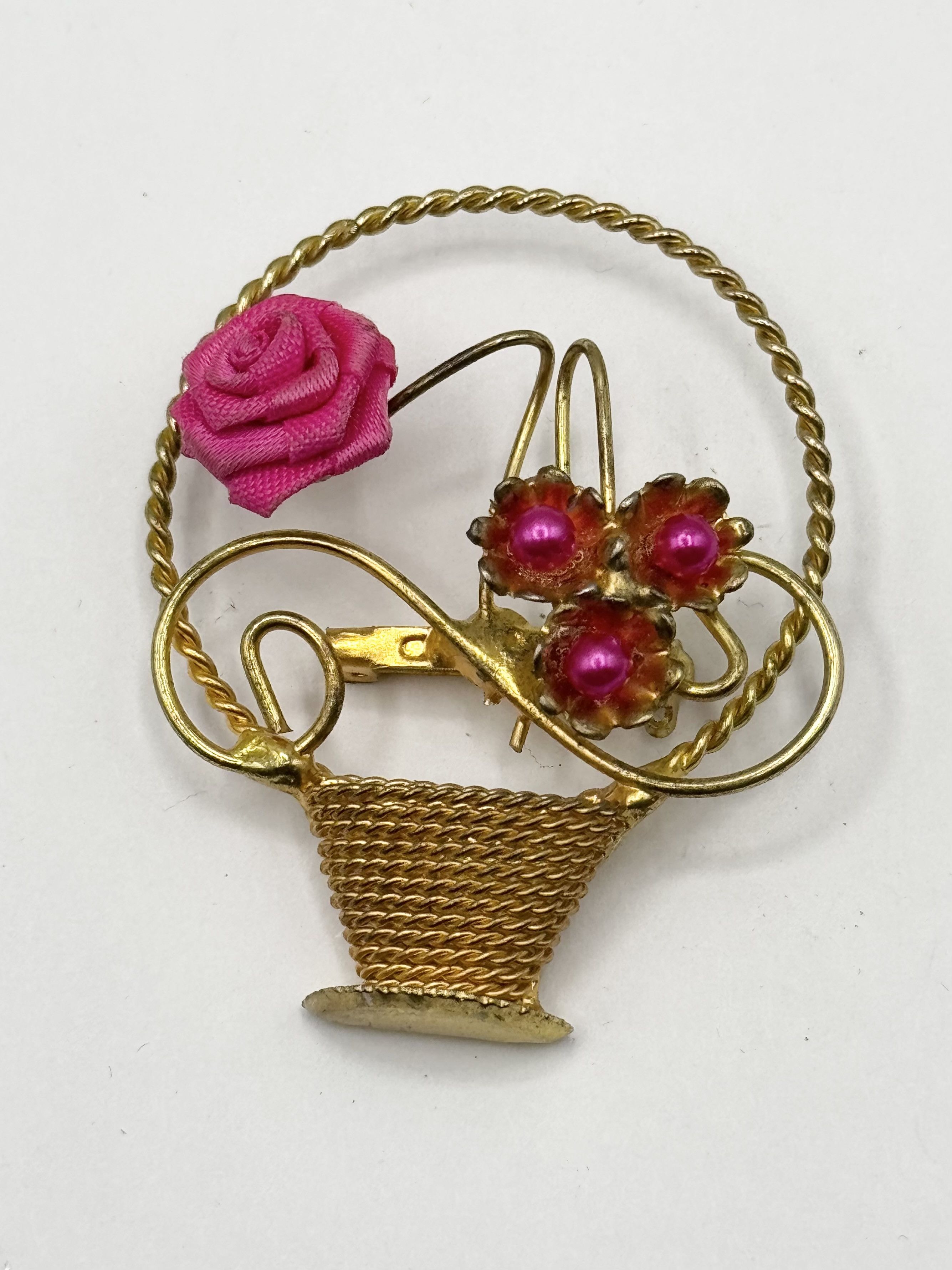 Vintage Vintage gold tone mesh pink flower basket brooch pin Size ONE SIZE - 3 Thumbnail