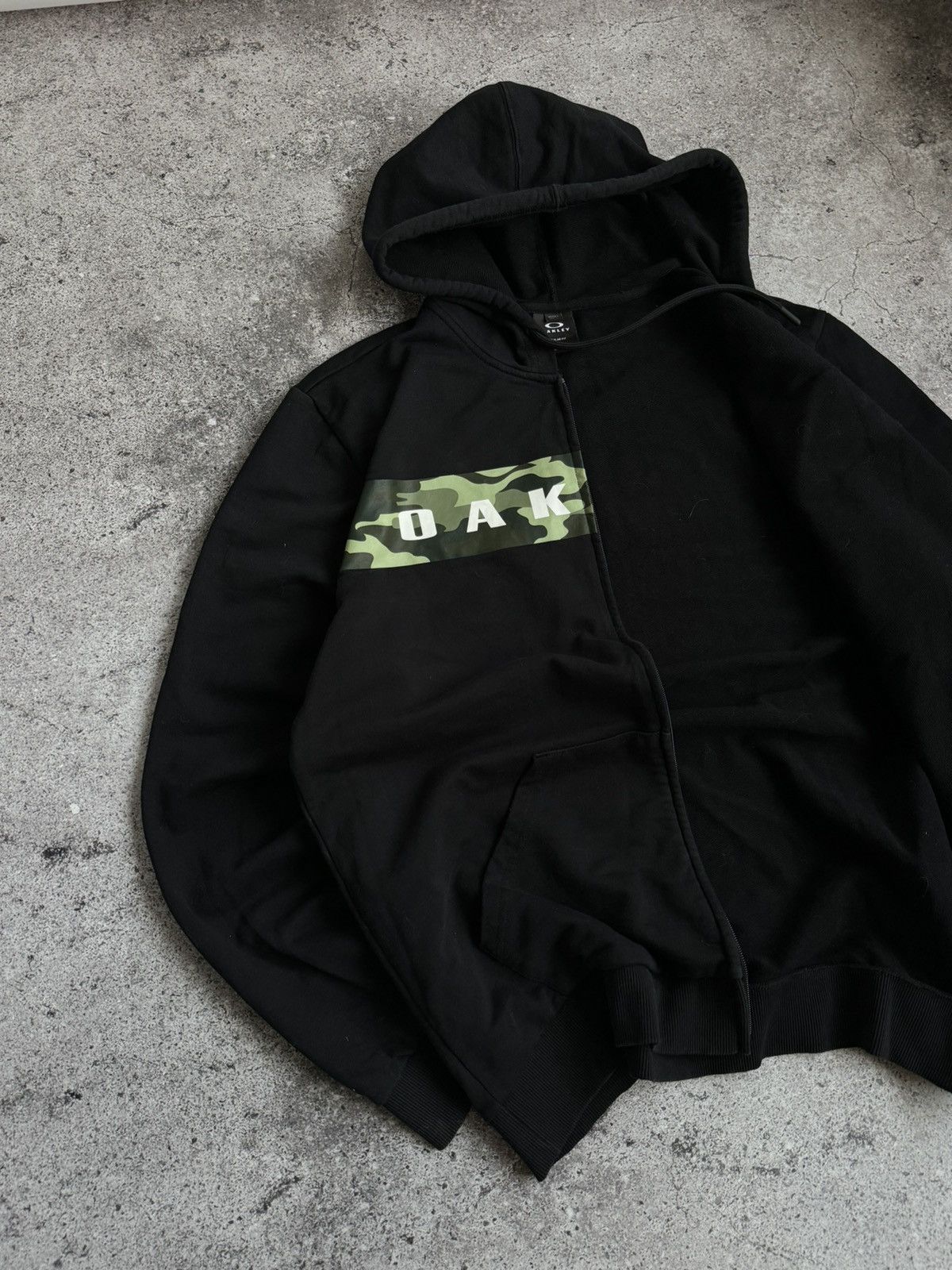 Oakley × Vintage Vintage Oakley outdoor Y2K oversized camo zip hoodie Size US L / EU 52-54 / 3 - 13 Thumbnail
