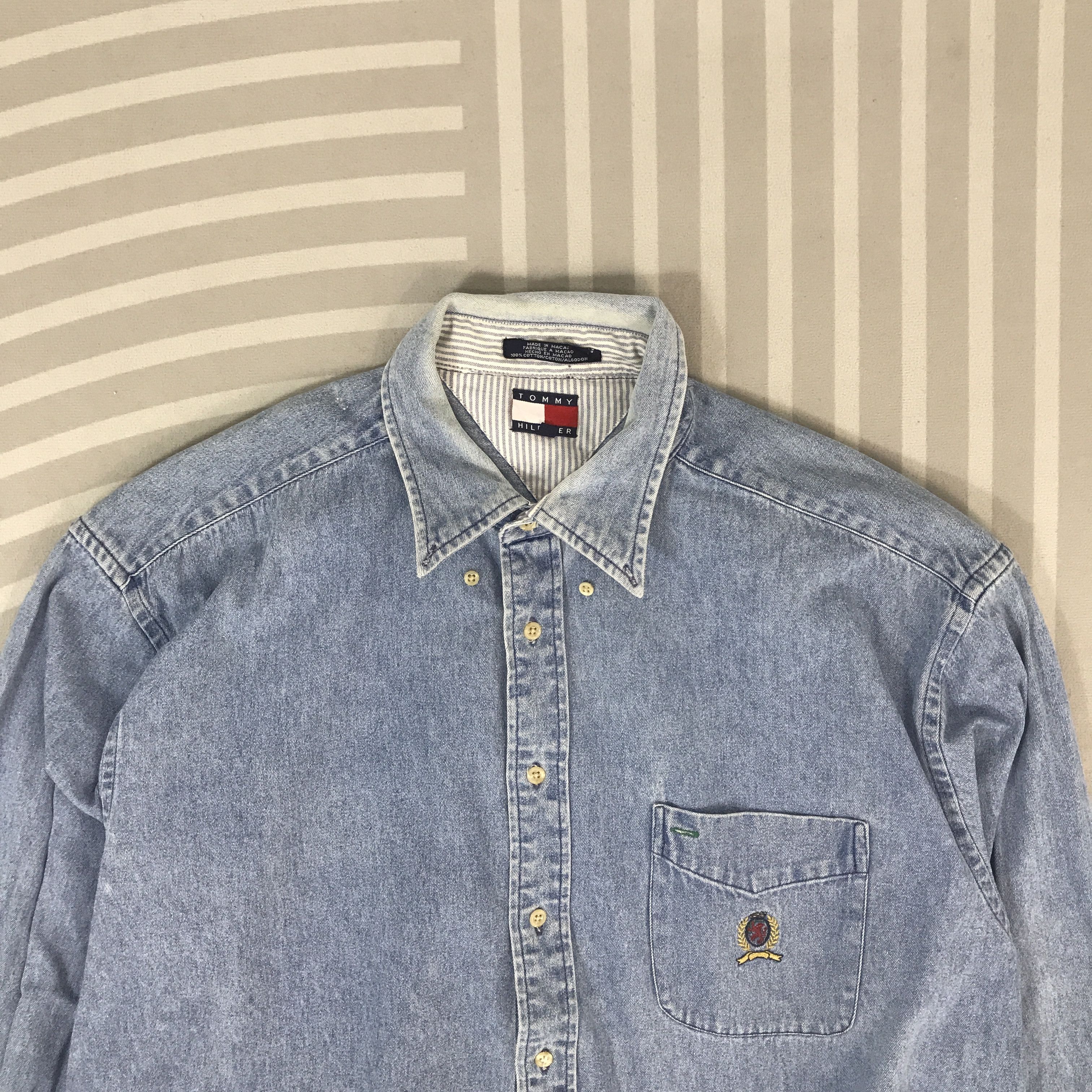 Tommy Hilfiger Vintage Tommy Hilfiger denim button up shirt K44B58 Size US L / EU 52-54 / 3 - 2 Thumbnail