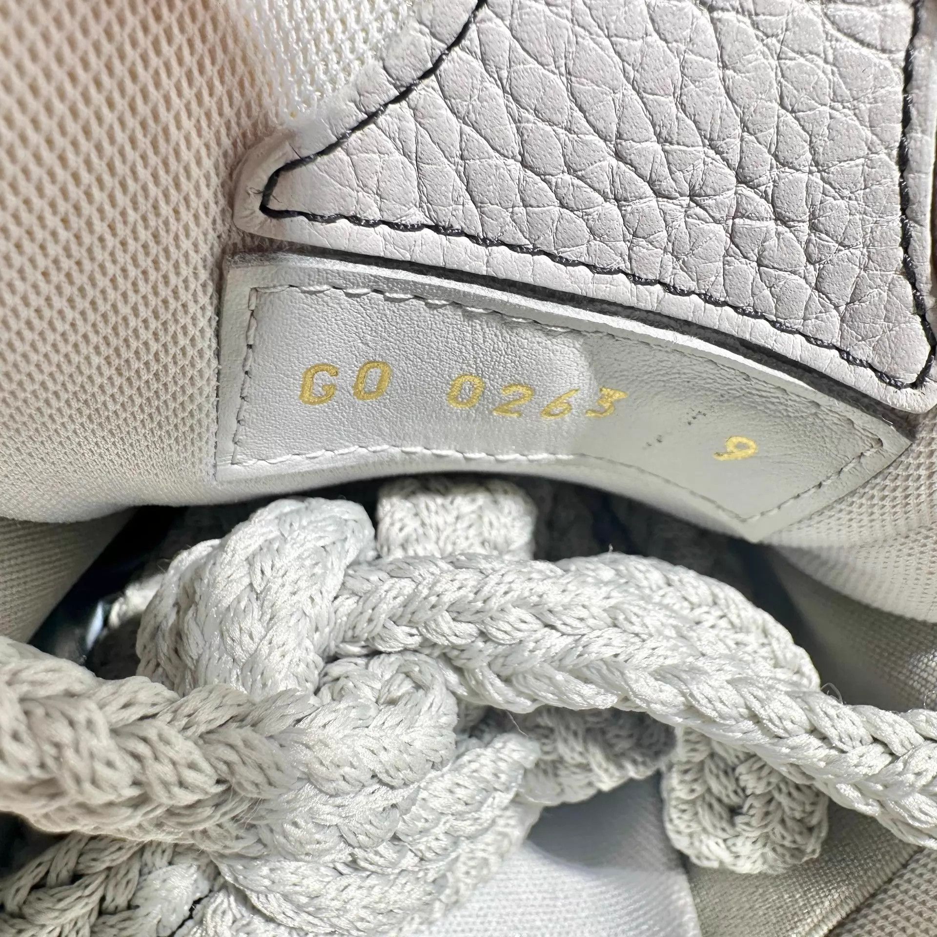 Louis Vuitton Louis Vuitton Skate Gray White US9 Mint Size US 9 / EU 42 - 6 Thumbnail