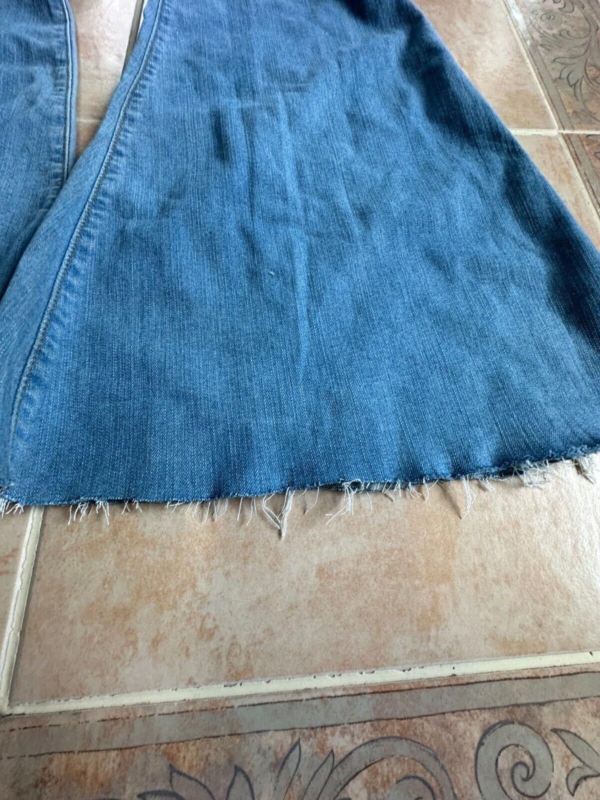Designer Judy blue los angeles Jeggings wide bottom distressed 11/30 Size 30" / US 8 / IT 44 - 7 Thumbnail