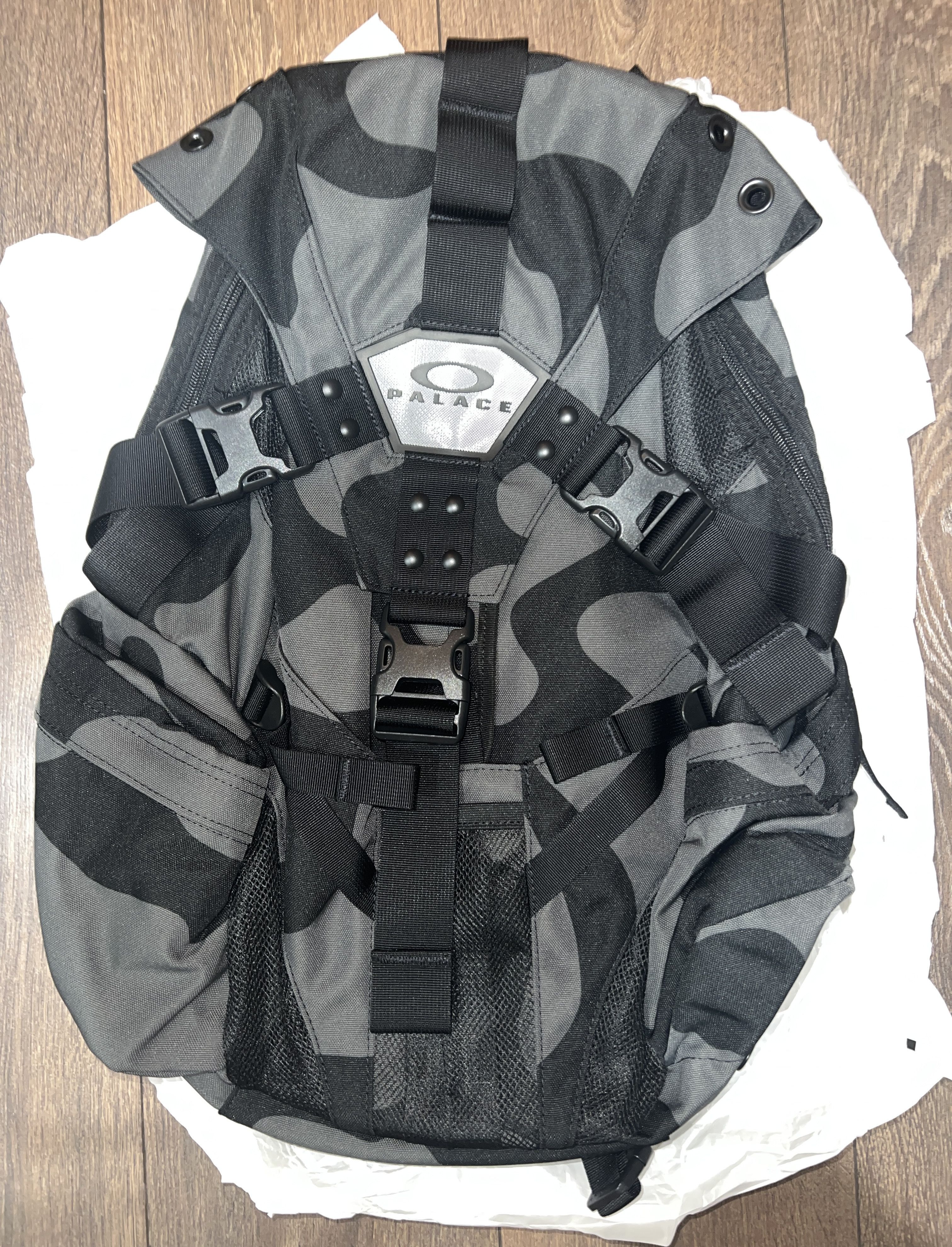 PALACE x Oakley Icon Pack 