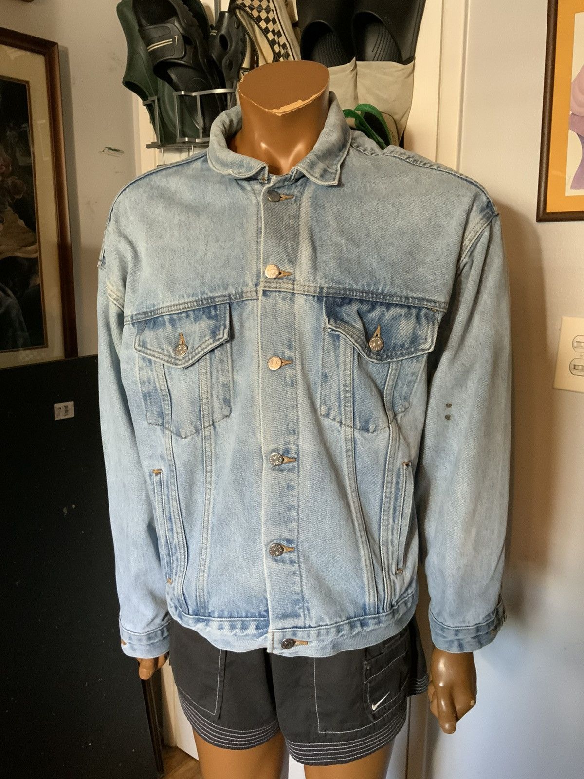 Vintage 80s 90s TGI Friday’s The World Embossed Denim Jean Jacket Size US L / EU 52-54 / 3 - 10 Thumbnail