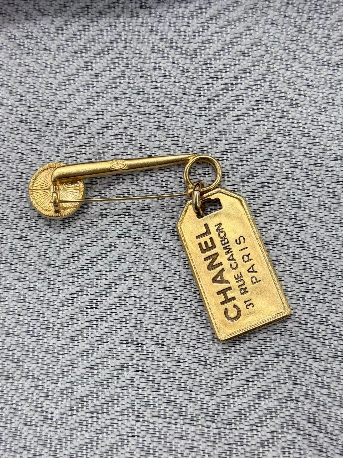 Chanel Chanel Metal Logo Pearl Brooch New with Box Size ONE SIZE - 4 Thumbnail