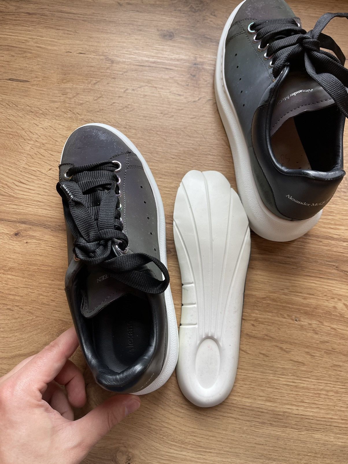 Alexander McQueen Alexander McQueen Iridescent Sneakers Beetle Black chameleon Size US 6 / IT 36 - 17 Thumbnail