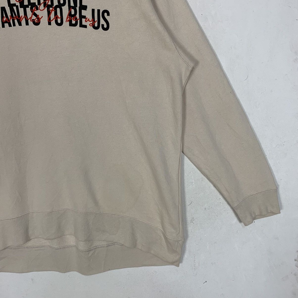Uniqlo Uniqlo The Devil Wears Prada Movie Streetwear Sweatshirt Size US XL / EU 56 / 4 - 6 Thumbnail