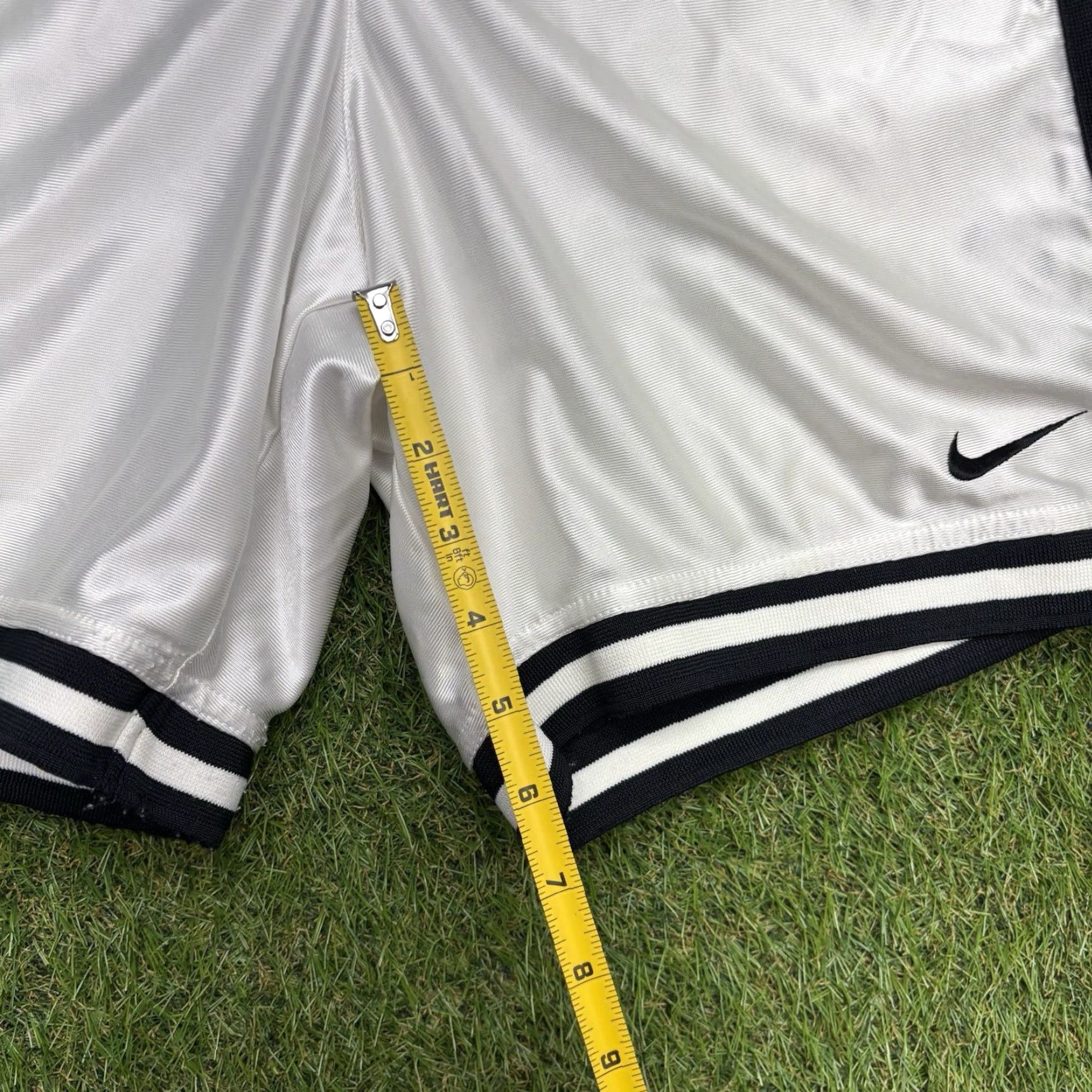 Nike VINTAGE Nike Shorts Mens L White Satin Lined 6" Inseam Basketball Dazzle Y2k Size US 33 - 6 Thumbnail