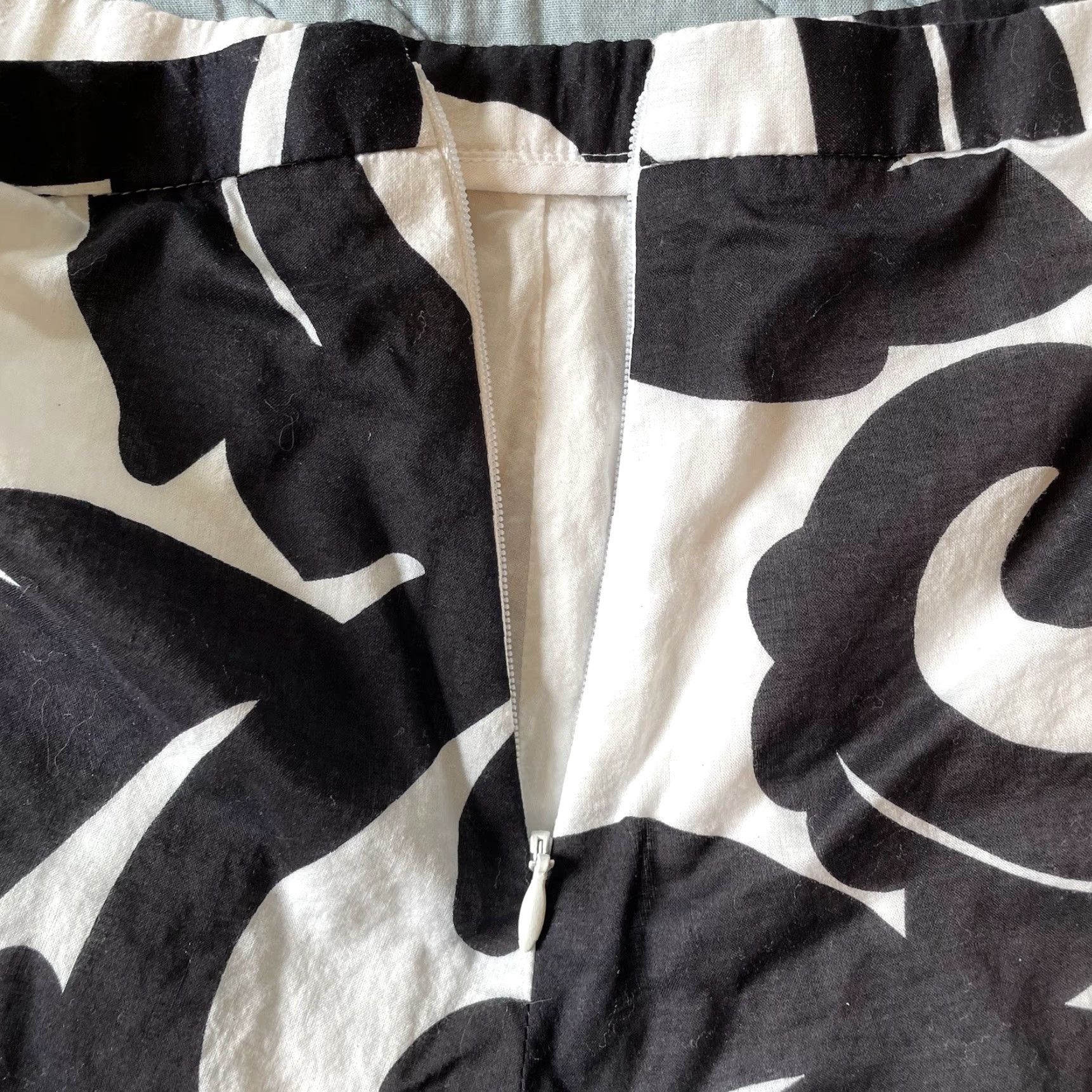 J.Crew J.CREW Black White Scroll Print Swirls Skirt Zip 100% Cotton Lined Size 4 Womens Skirt Above Knee Vintage: No Size 27" / US 4 / IT 40 - 5 Thumbnail