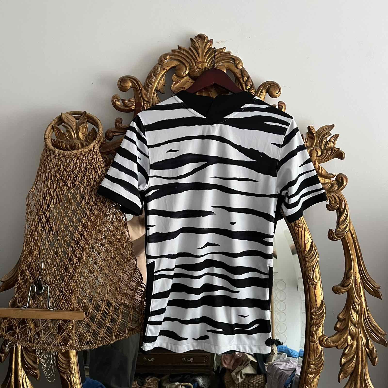 Nike Nike White Korea Zebra Striped Jersey Sz S Size US S / EU 44-46 / 1 - 2 Thumbnail
