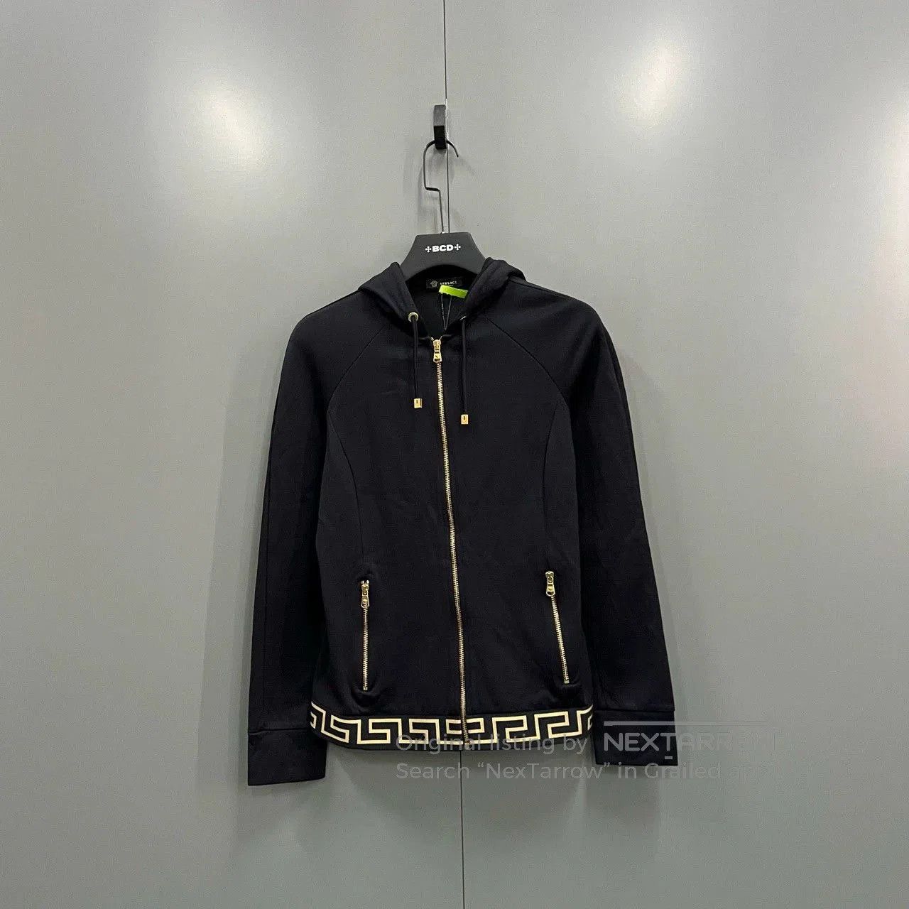 Versace versace black gold print hooded jacket. Size US L / EU 52-54 / 3 - 1 Thumbnail