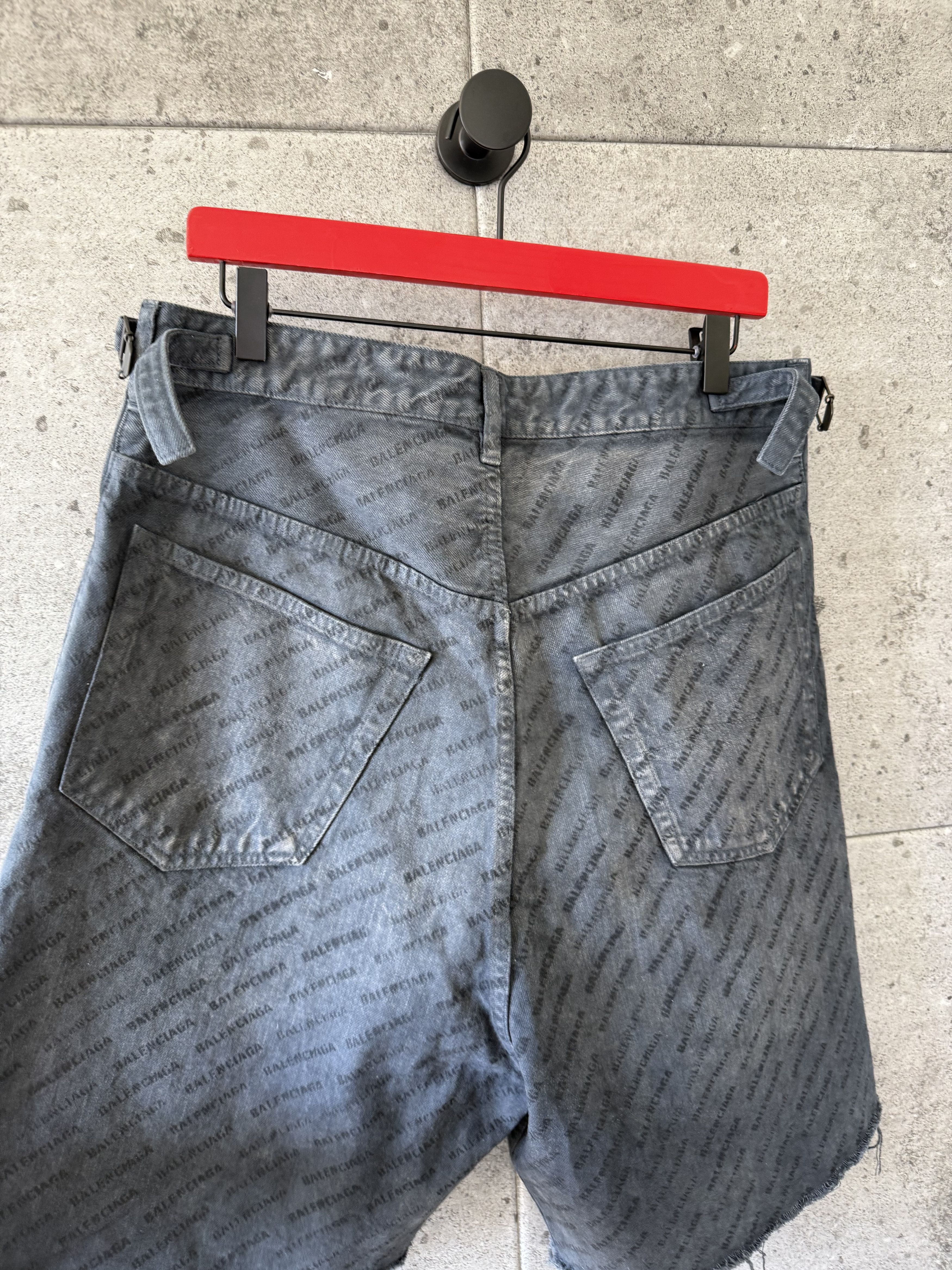 Balenciaga Balenciaga sample all over print skater denim shorts Size US 34 / EU 50 - 6 Thumbnail
