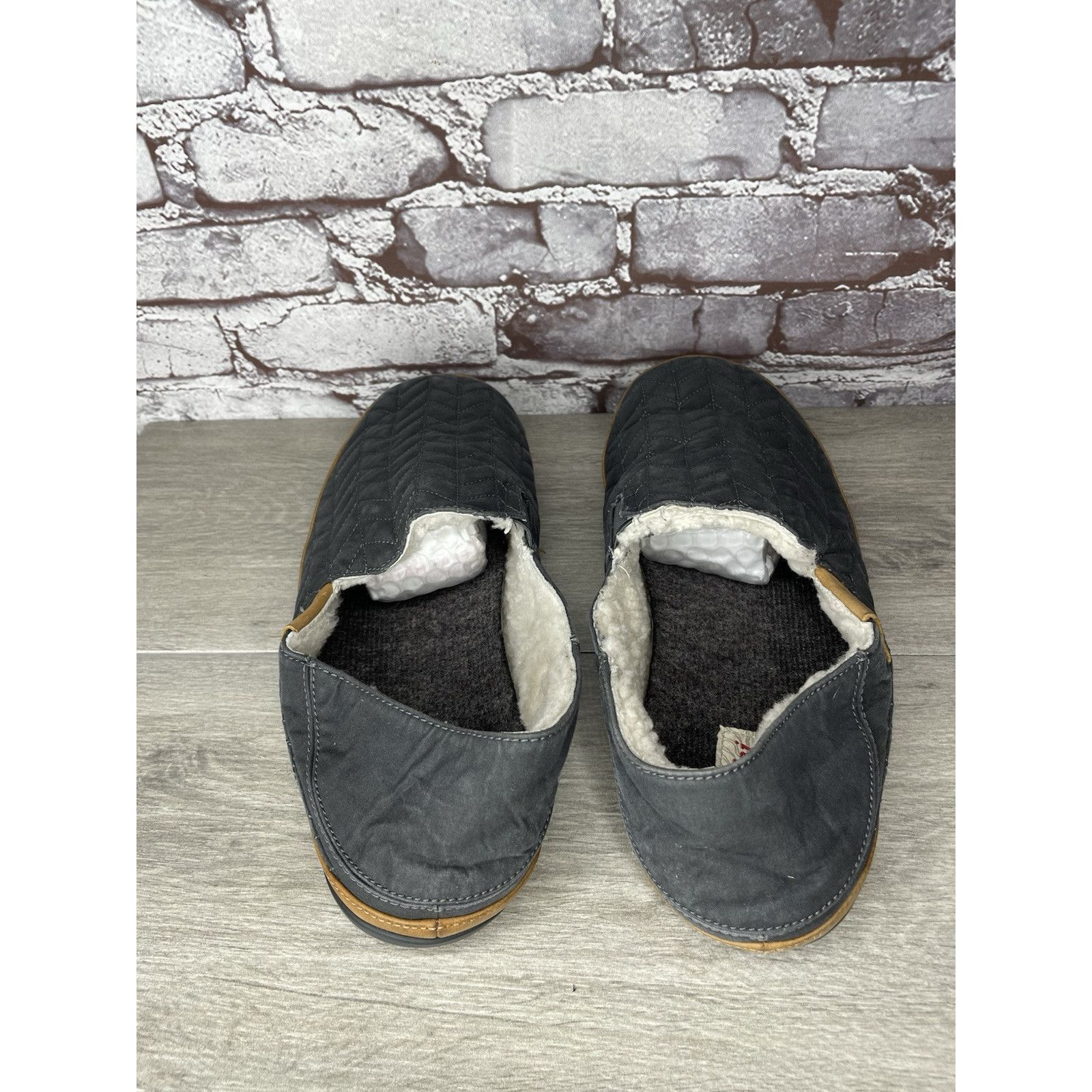 Olukai OluKai Hanohano Waxed Canvas Shadow Gray Wool Shearling Slip Size US 11.5 / IT 41.5 - 6 Thumbnail