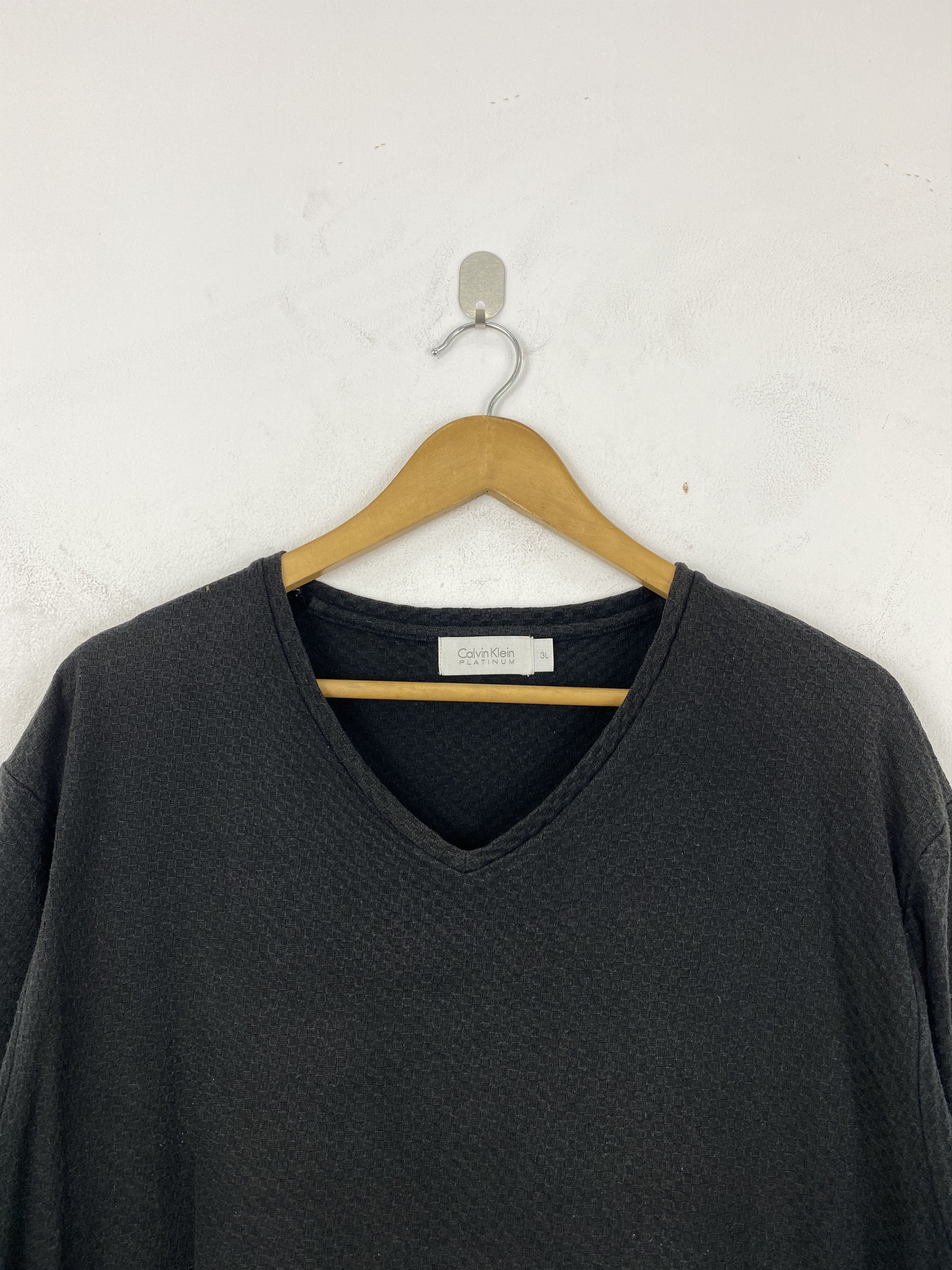 Calvin Klein Vintage Calvin Klien Short-sleeve V-neck t-shirt JA0147 Size US XXL / EU 58 / 5 - 3 Thumbnail