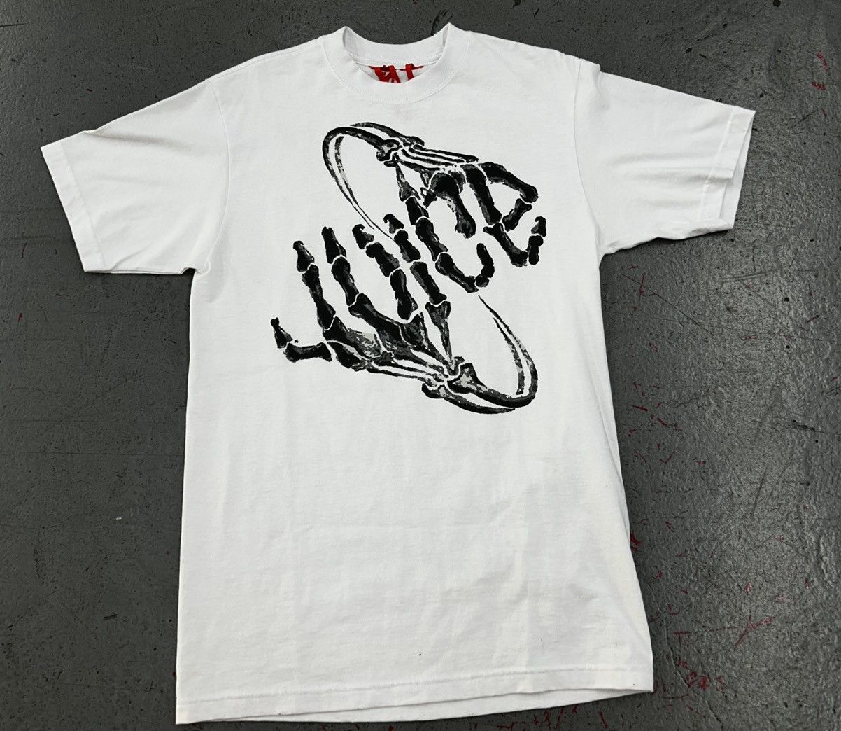 Vlone Vlone Juice Wrld Skull Hand Size Medium New Size US M / EU 48-50 / 2 - 1 Thumbnail