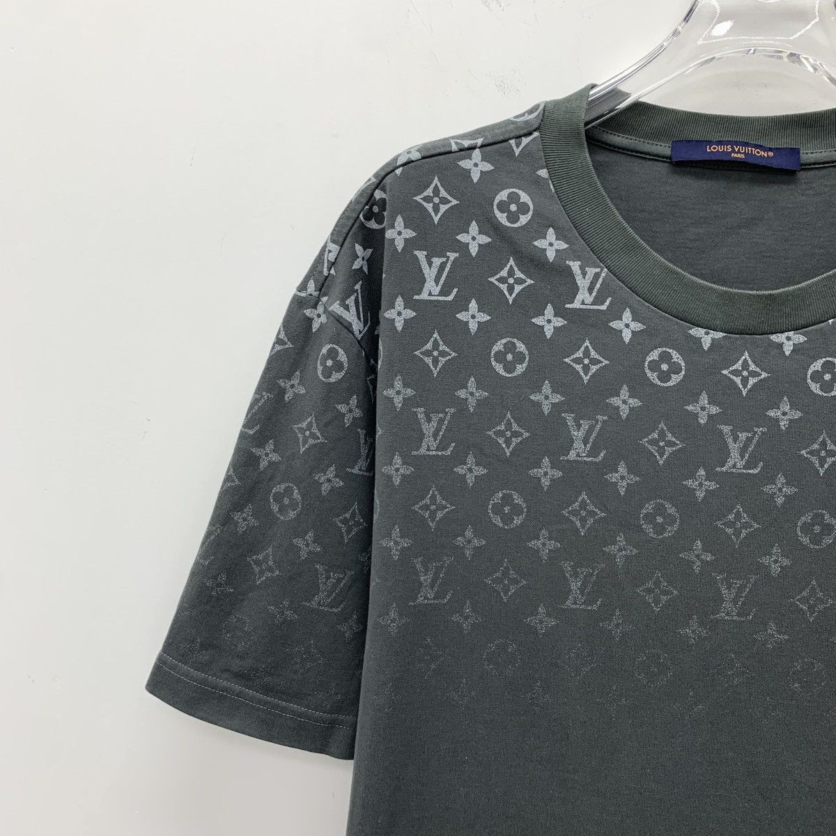 Louis Vuitton Louis Vuitton 24 Green Logo Cotton Short Sleeve T-Shirt Size US XL / EU 56 / 4 - 3 Thumbnail