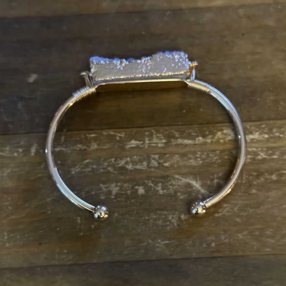 Other Gold tone white druzy cuff bangle bracelet Size ONE SIZE - 4 Thumbnail