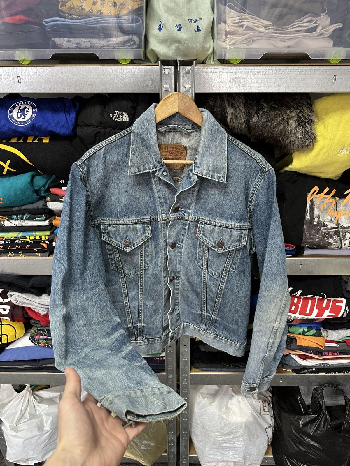 Levi's Vintage Clothing Vintage Levi’s Denim Jacket Washed Blue Trucker 90s Hype Size US XL / EU 56 / 4 - 19 Thumbnail