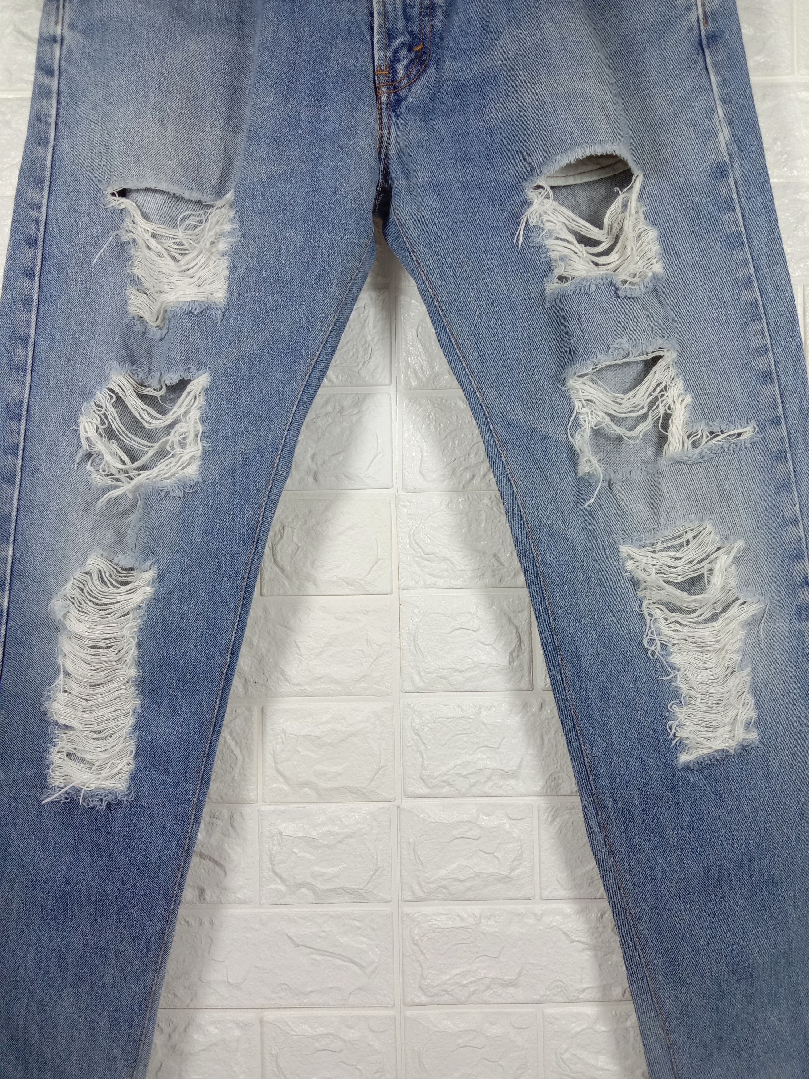 Levi's Vintage Levi’s 505 Ripped Jeans Regular Fit Distressed Denim Size US 34 / EU 50 - 3 Thumbnail