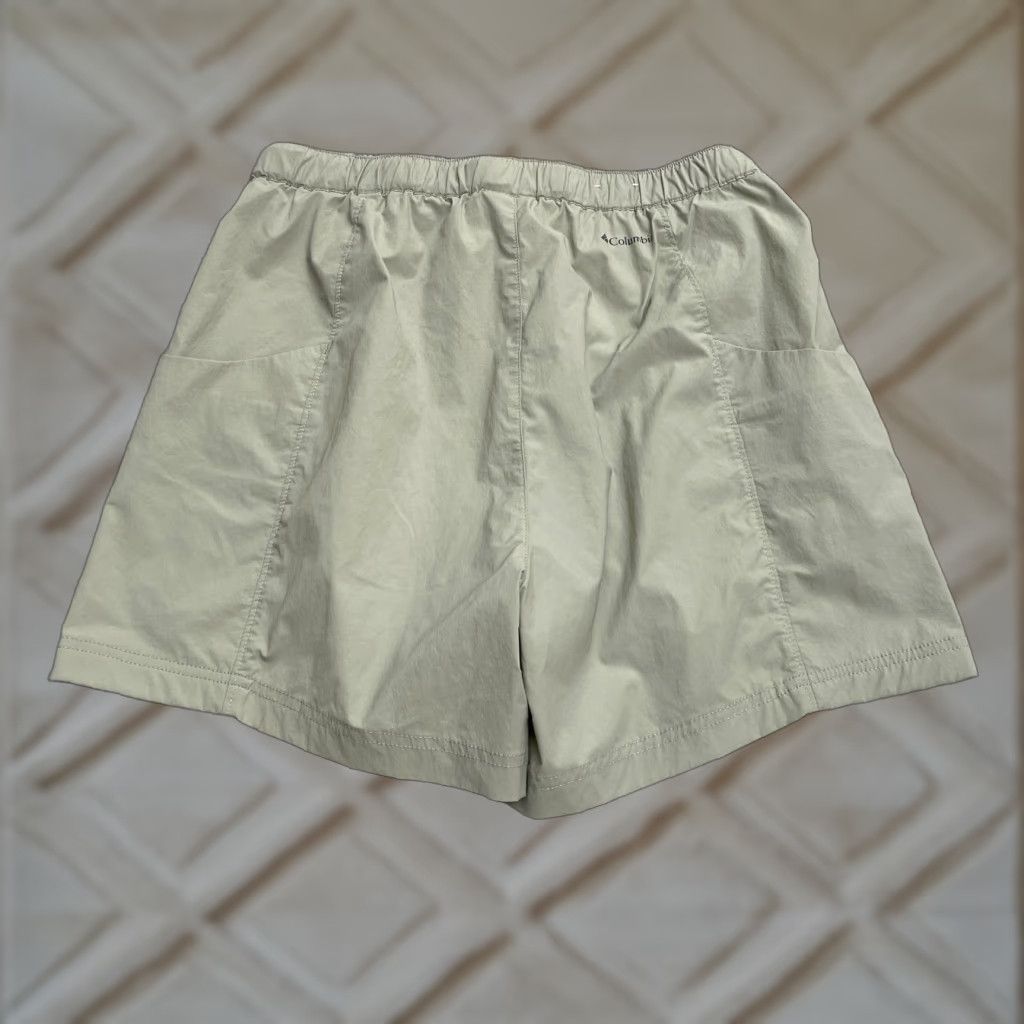 Vintage Columbia Belted Cargo Shorts Womens 10 Beige Elastic Waist Outdoor Hiking 28x4.5 Size 32" / US 10 / IT 46 - 1 Thumbnail