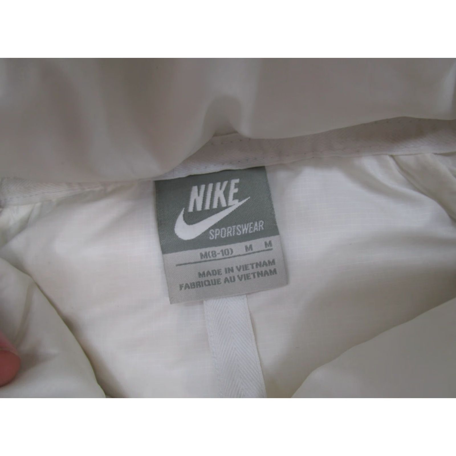 Nike VINTAGE Nike Sportswear Silver Tag Jacket Women's White Down Fill Puffer Size M Read Size M / US 6-8 / IT 42-44 - 2 Thumbnail