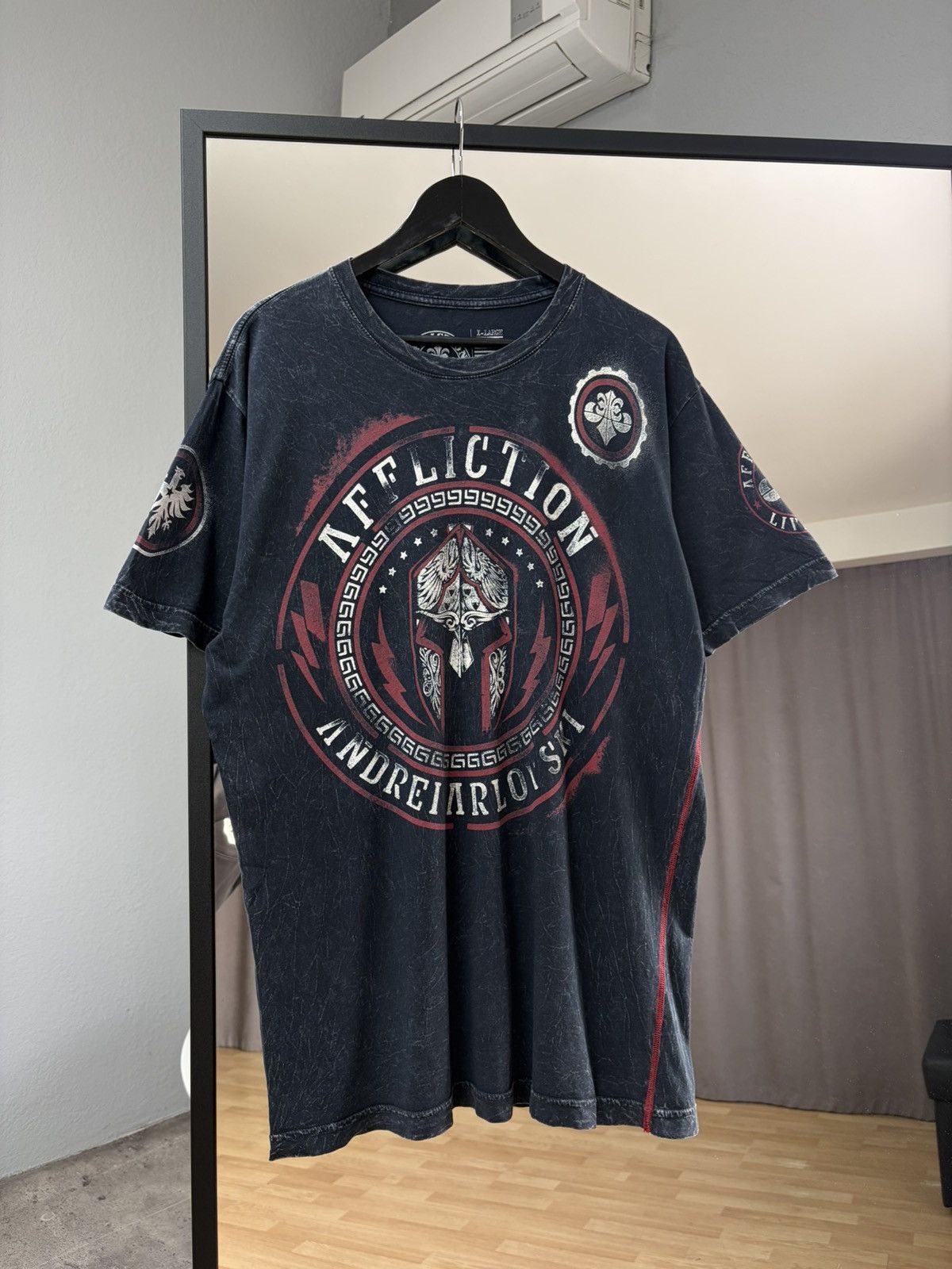 Vintage Affliction skull graphic Tee classic Y2K MMA era