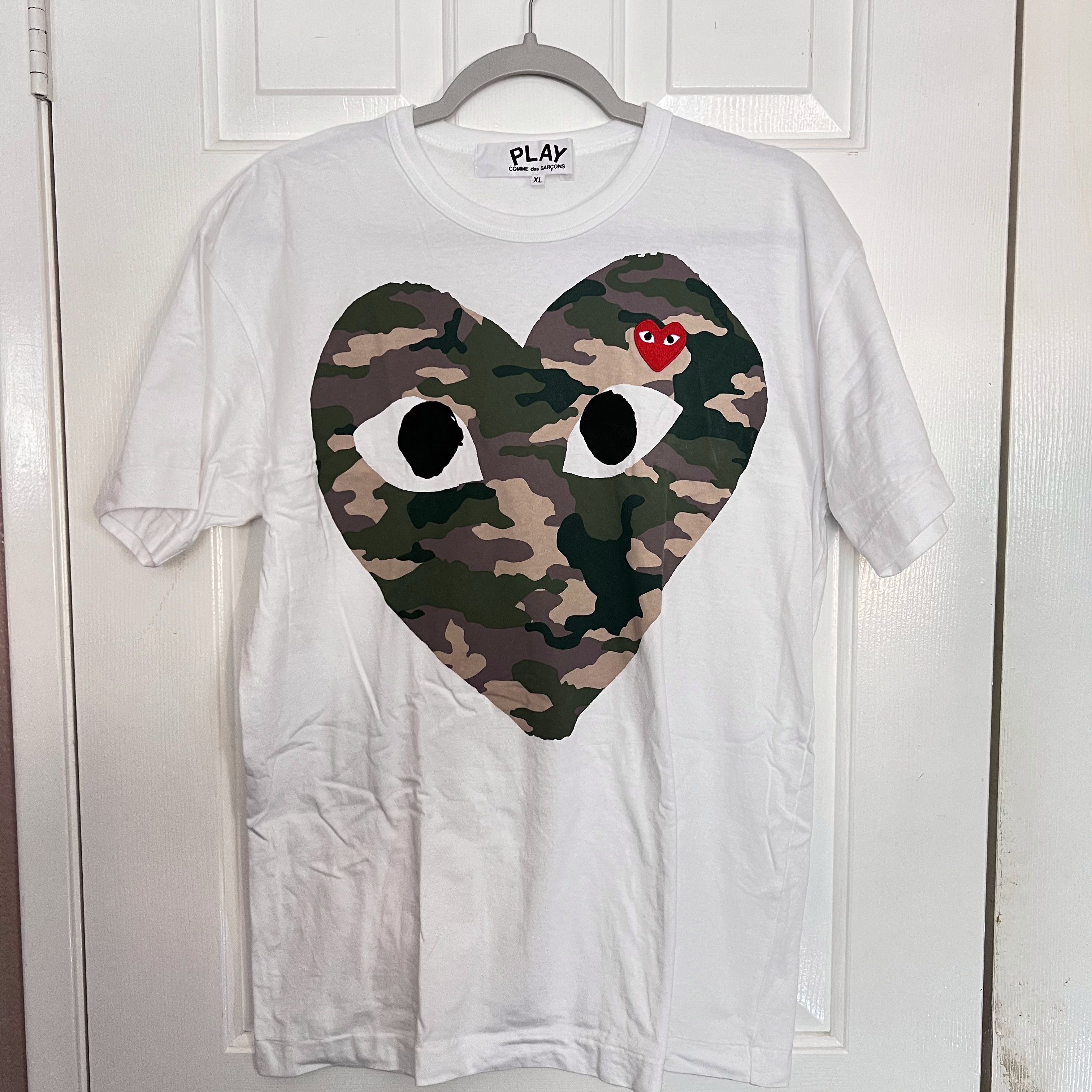 Comme des Garcons COMME des GARCON GREEN CAMO HEART front Graphic Tee Size US XL / EU 56 / 4 - 1 Thumbnail