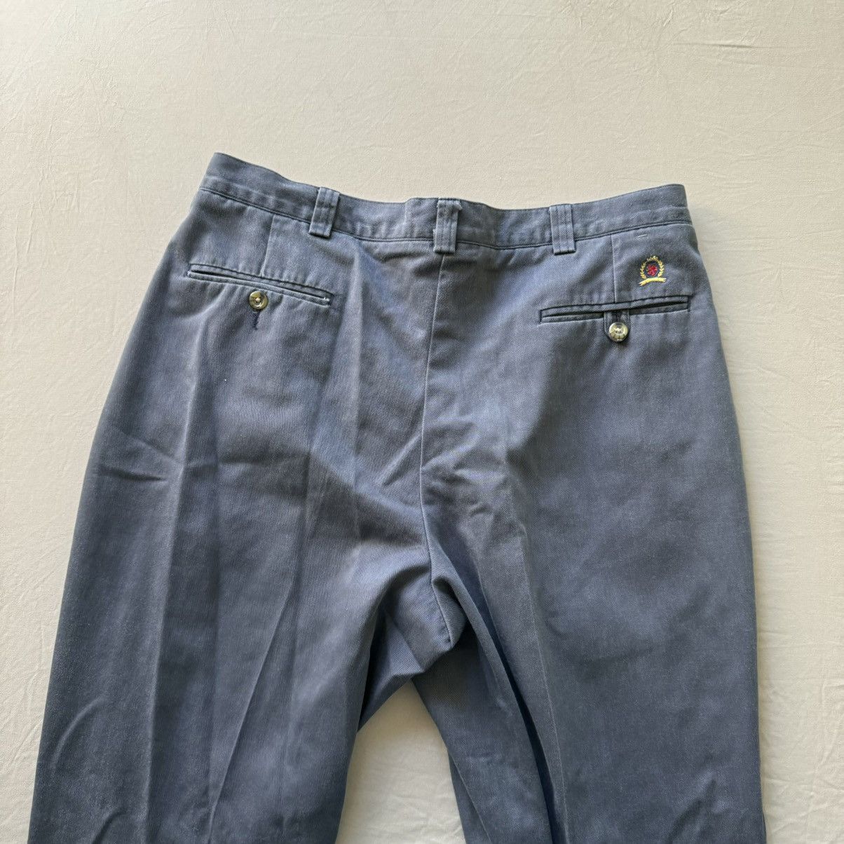 Designer × Tommy Hilfiger × Vintage Vintage Tommy Hilfiger Pleated Front Chino Pants Size US 36 / EU 52 - 4 Thumbnail