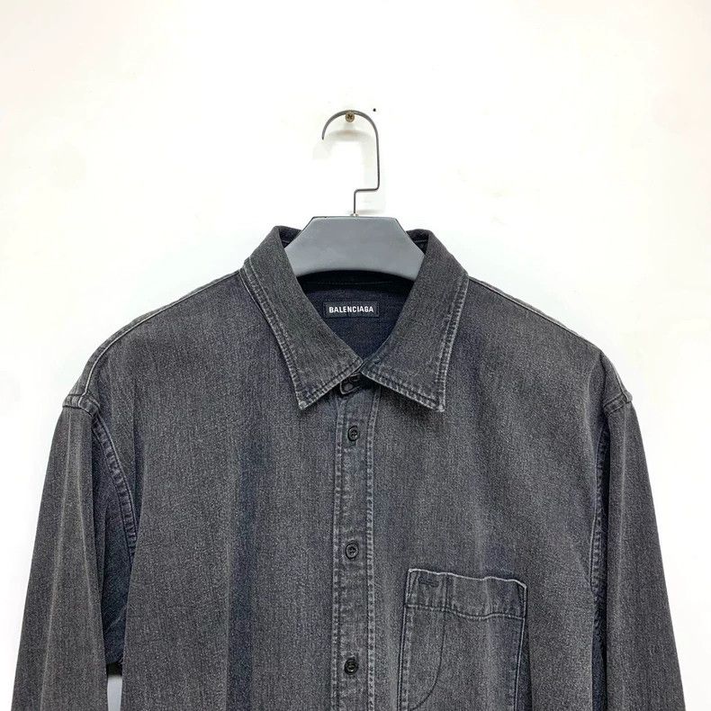 Balenciaga Balenciaga size 39 Red Logo Denim Shirt with Back Logo Size US XS / EU 42 / 0 - 3 Thumbnail