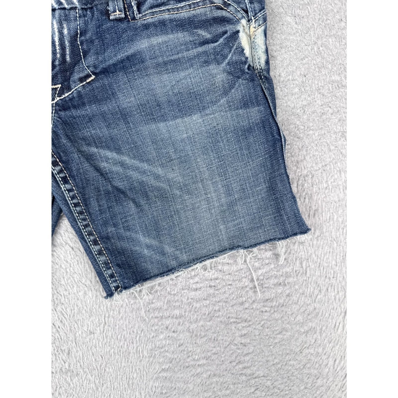 Vintage William Rast Shorts Womens 26x7 Blue Distressed Cut-Off Short Lisa Long Short Denim Size 26" / US 2 / IT 38 - 2 Thumbnail