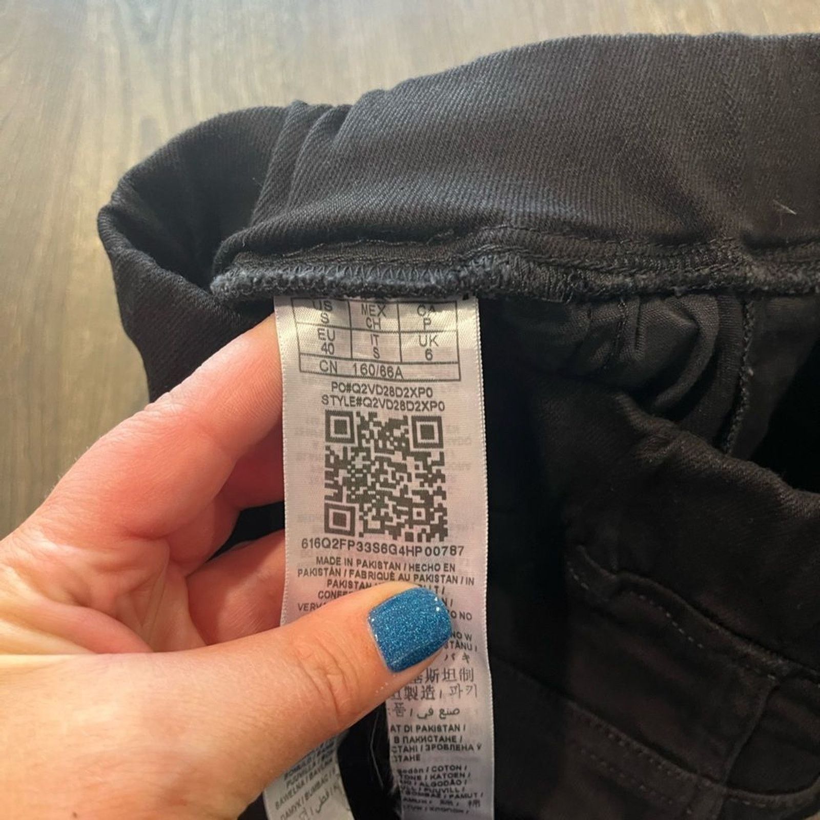 Guess NWOT Guess Black Distressed Denim Shorts Drawstring Size S Size 26" / US 2 / IT 38 - 9 Thumbnail