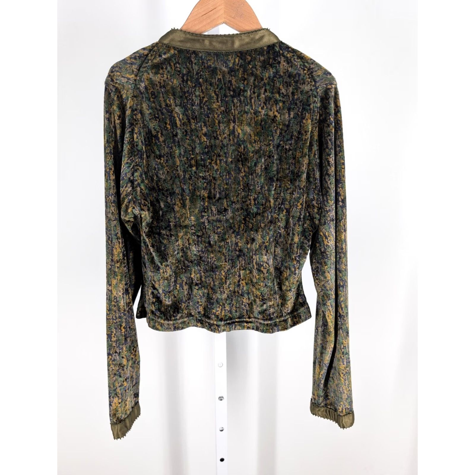 Velvet VINTAGE Voyage Jacket 90s Cropped Velvet Abstract Camouflage Print Green Bergdorf Goodman Collection Womens Size 1 Long Sleeve Bells Size XS / US 0-2 / IT 36-38 - 4 Thumbnail