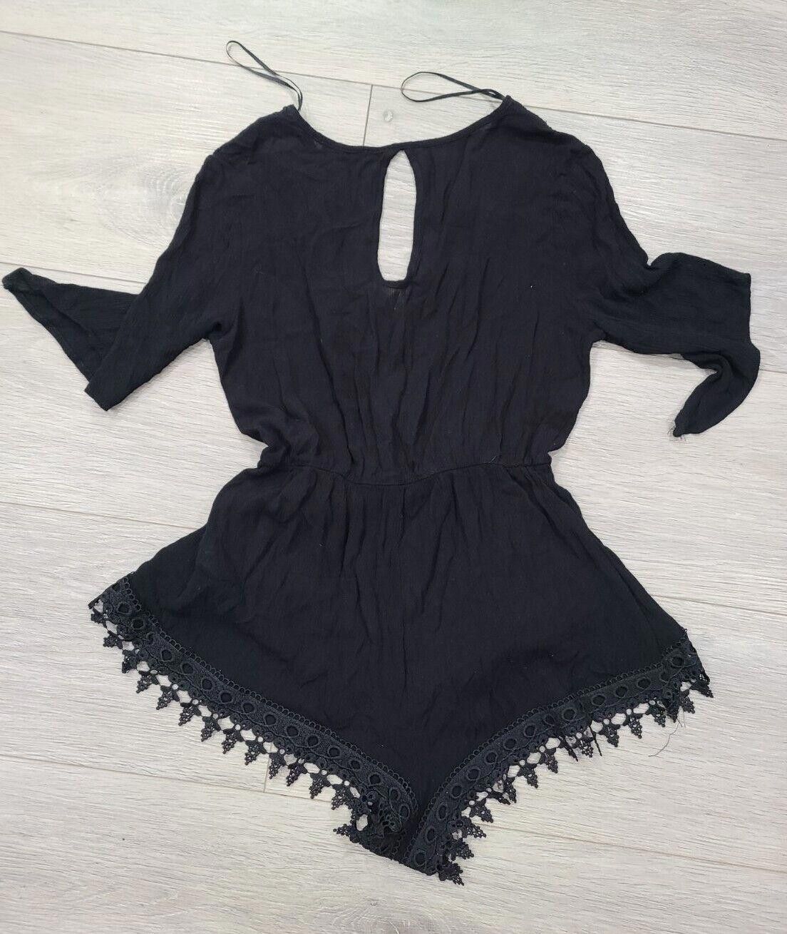 Fashion Nova Fashion Nova Romper Medium Black Lace Shorts V Neck Size 32" / US 10 / IT 46 - 2 Thumbnail