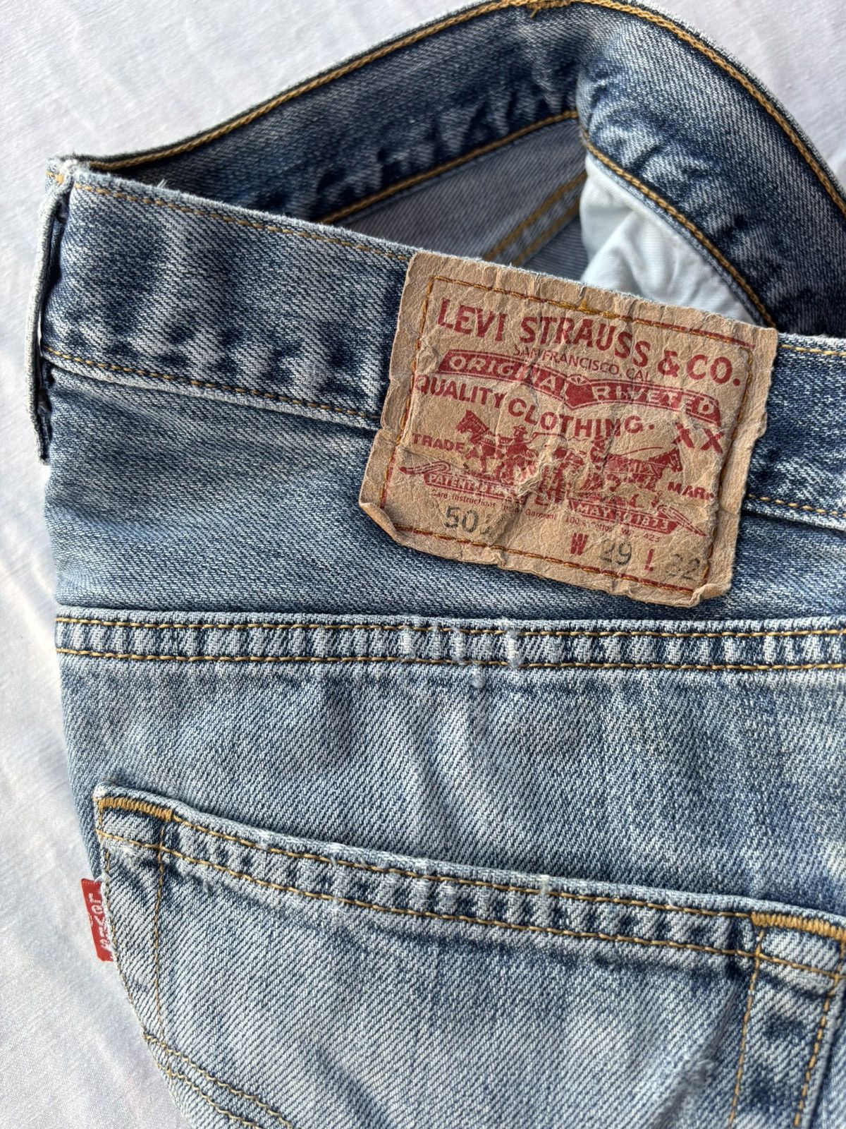 Levi's LEVIS 501 STRAIGHT LEG BUTTON DISTRESSED DENIM JEANS Size US 29 - 10 Thumbnail