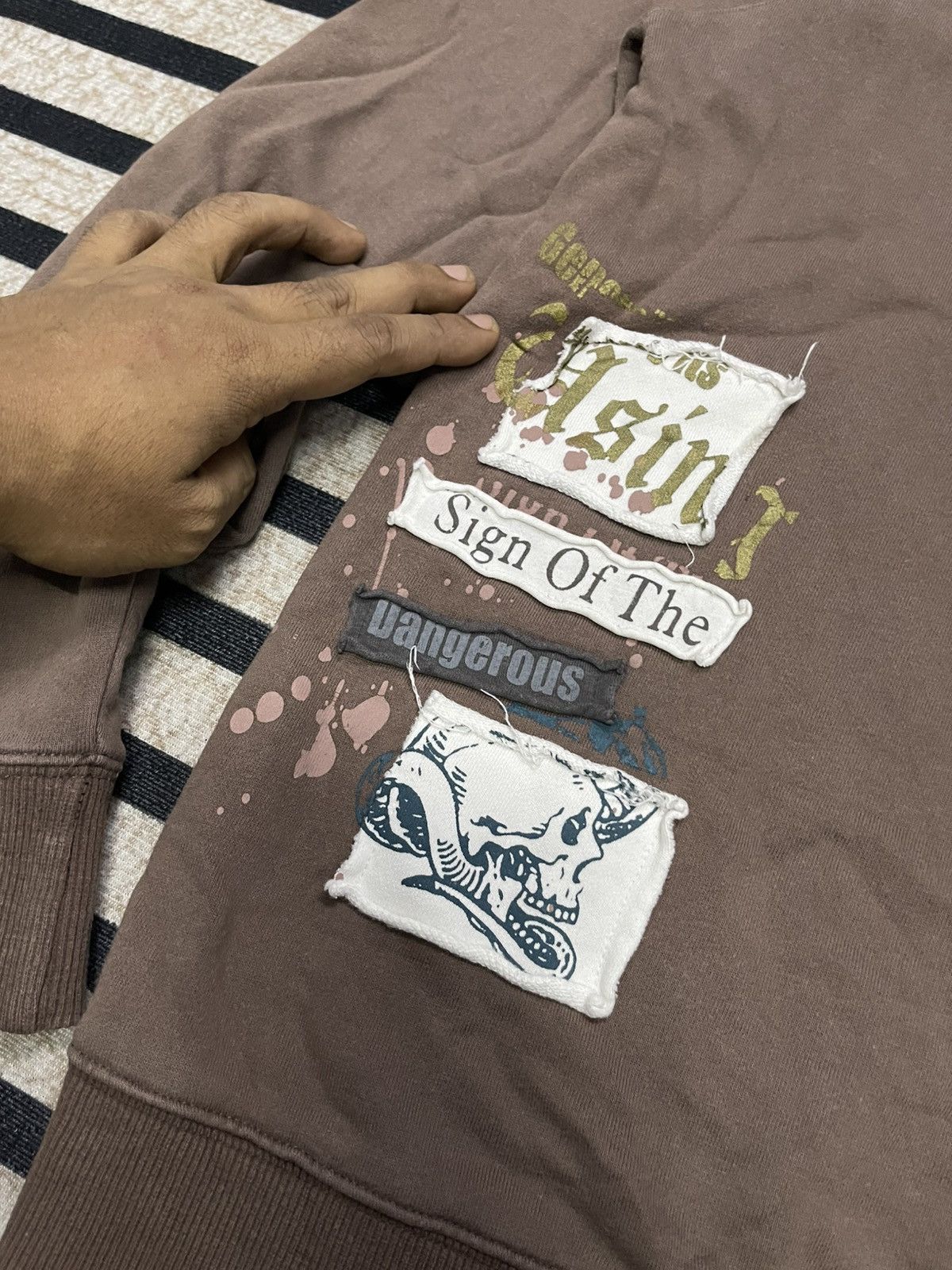 Eternal 2000s ETERNAL SKULL/CROSS DESIGN SUNFADED SWEATSHIRT Size US M / EU 48-50 / 2 - 5 Thumbnail