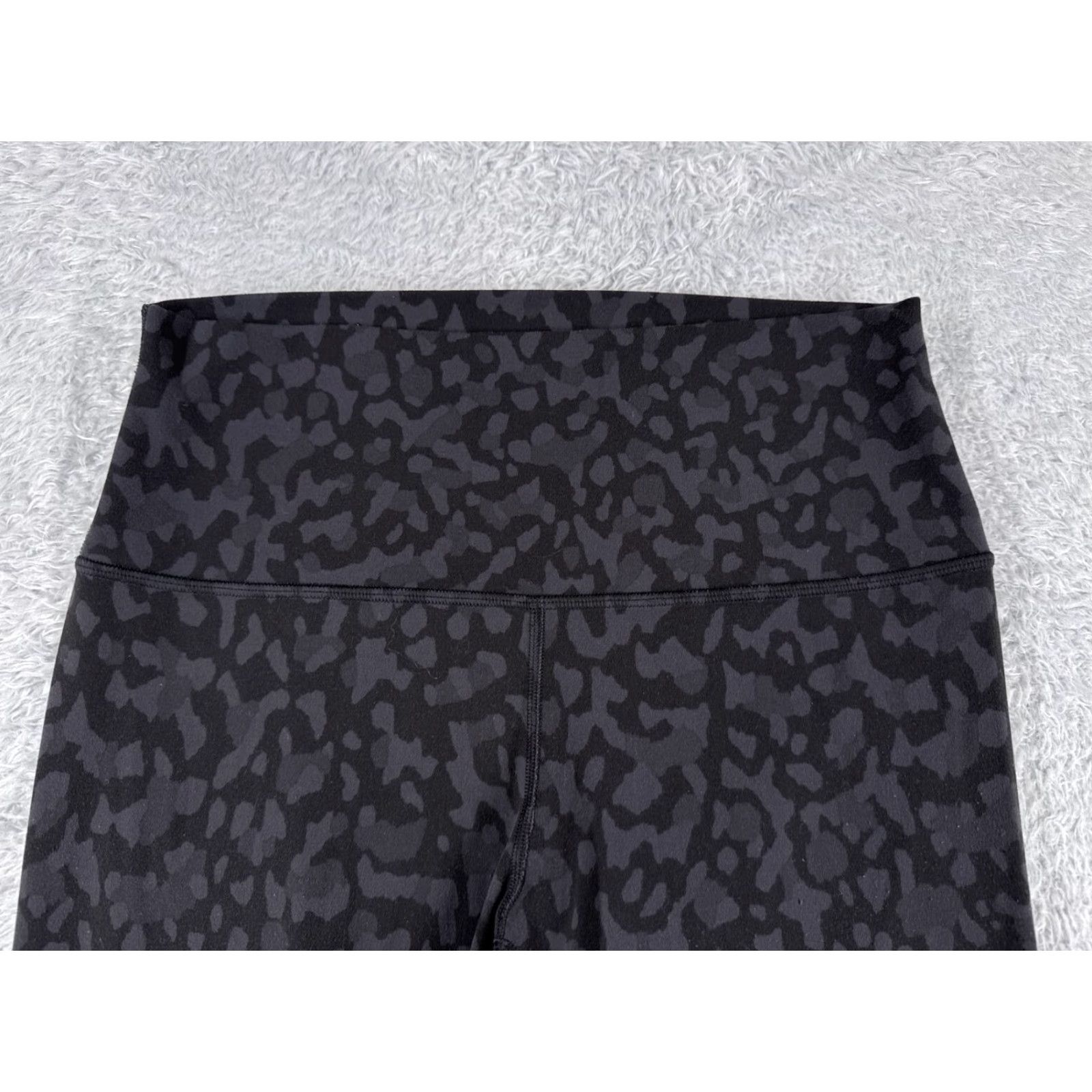 Lululemon Lululemon Align Pants Womens 8 Black Gray Camo Cropped 21" Inseam Pockets Yoga Gym Trousers Classic Fit Size 30" / US 8 / IT 44 - 4 Thumbnail