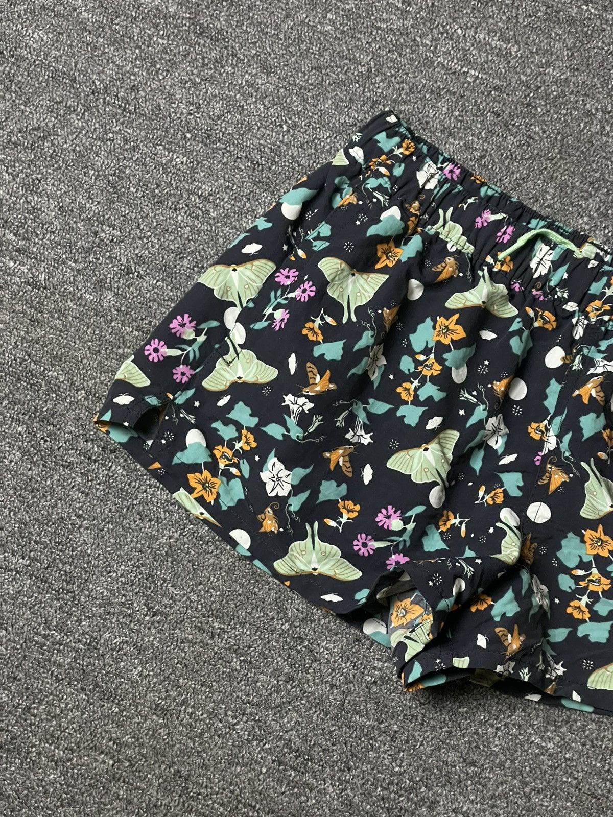 Japanese Brand × Patagonia × Vintage Patagonia Women’s Barely Baggies Shorts (112) Size 28" / US 6 / IT 42 - 2 Thumbnail