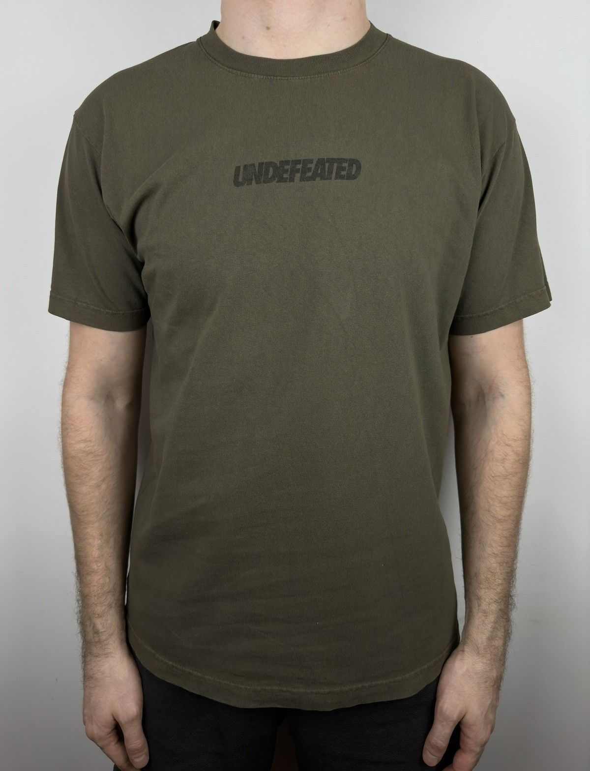 Undefeated Vintage Undefeated Center Logo T Shirt Tee Size US M / EU 48-50 / 2 - 2 Thumbnail