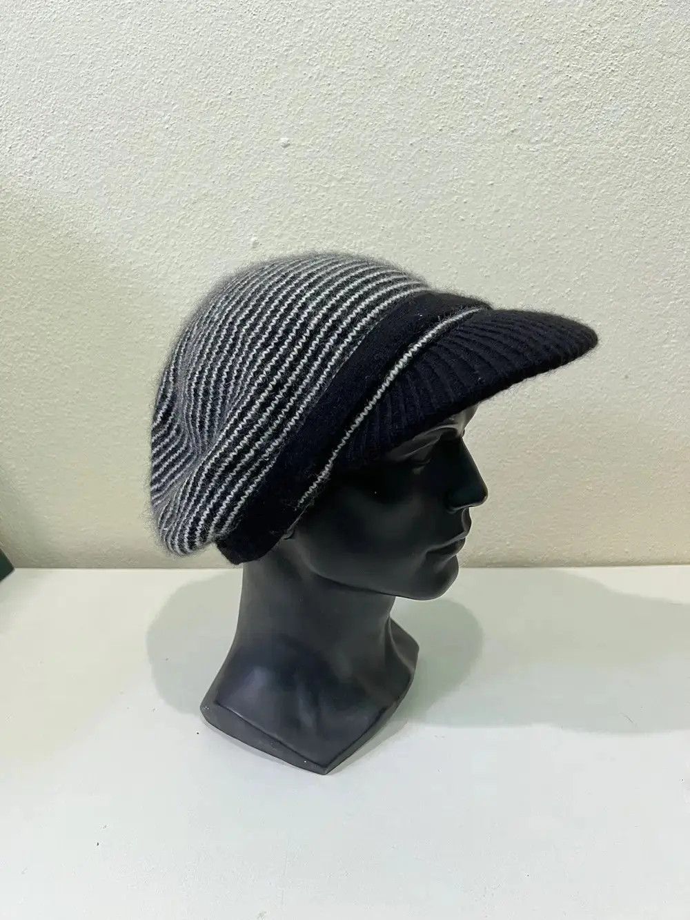 Japanese Brand Japanese Brand Lulu Guinness Striped Design Beanie Cap Size ONE SIZE - 4 Thumbnail