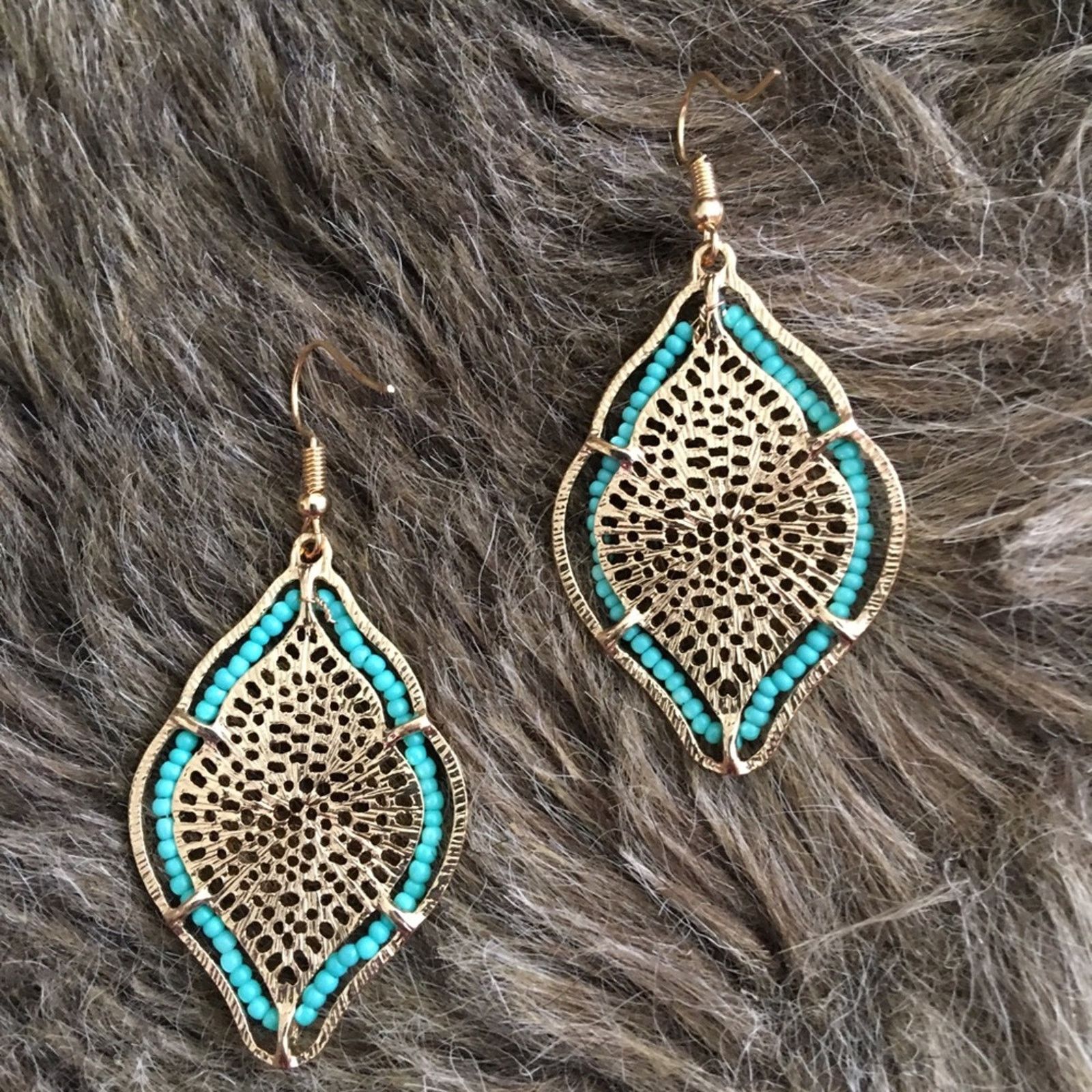 Jewelry Gold tone mesh turquoise seed bead dangle earrings Size ONE SIZE - 3 Thumbnail