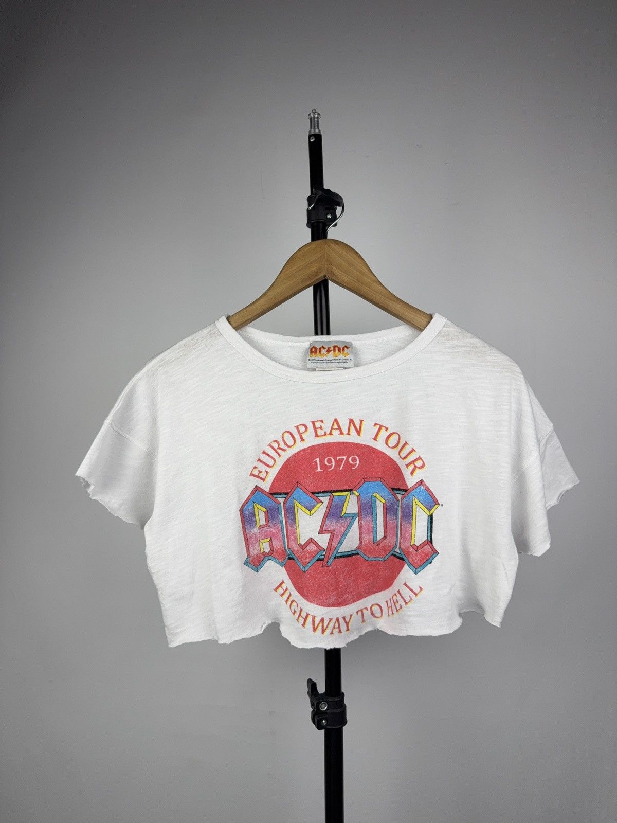 AC/DC Vintage AC/DC 2017 European Tour Highway To Hell Cropped Tee Size XS / US 0-2 / IT 36-38 - 1 Thumbnail
