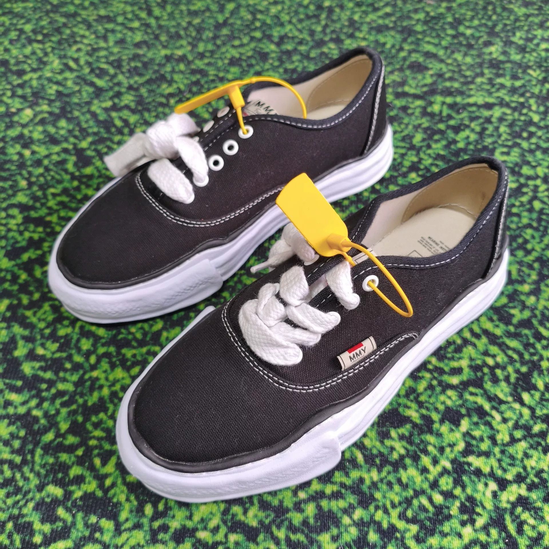 Maison MIHARA YASUHIRO Black Lowtop Sneakers 42 Men