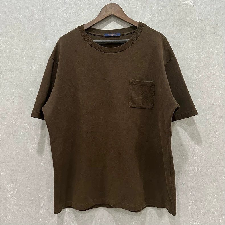 Louis Vuitton Louis Vuitton size 4l Short sleeves with logo on the back Size US XXL / EU 58 / 5 - 1 Thumbnail