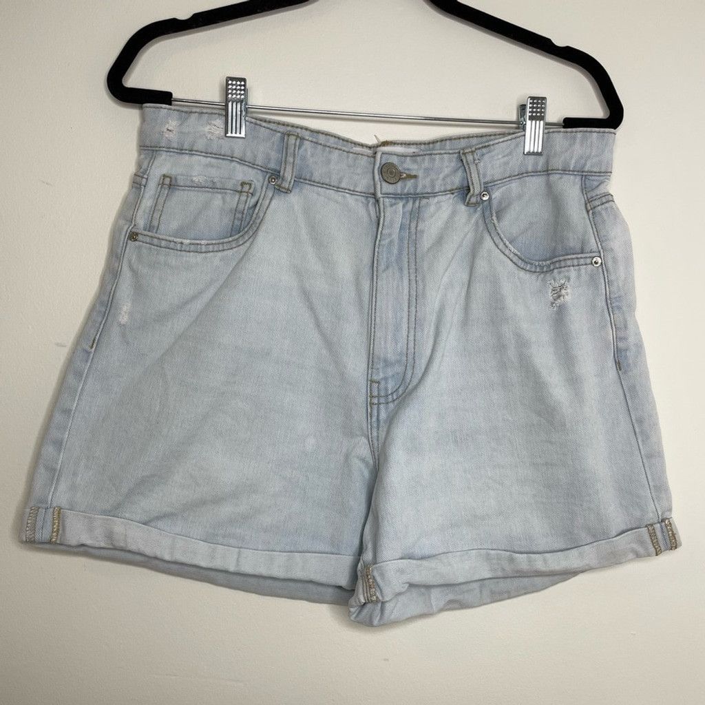 Other Refuge Denim Mom Distressed Light Wash Jean Shorts 11 Size 32" / US 10 / IT 46 - 1 Thumbnail