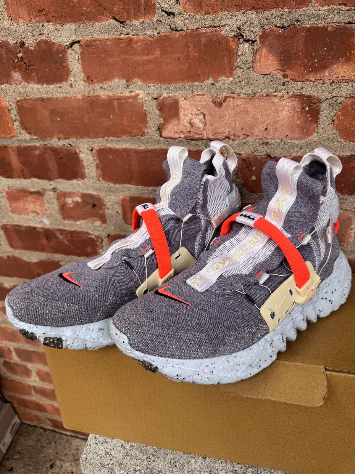 Nike Nike space hippie 03 Size US 10.5 / EU 43-44 - 3 Thumbnail